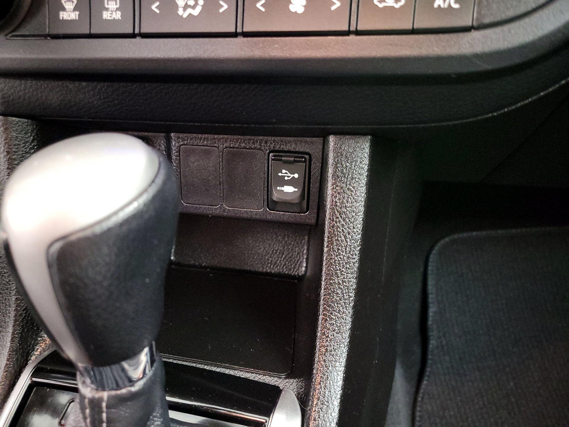 Thumbnail: 2016 Toyota Corolla - 18