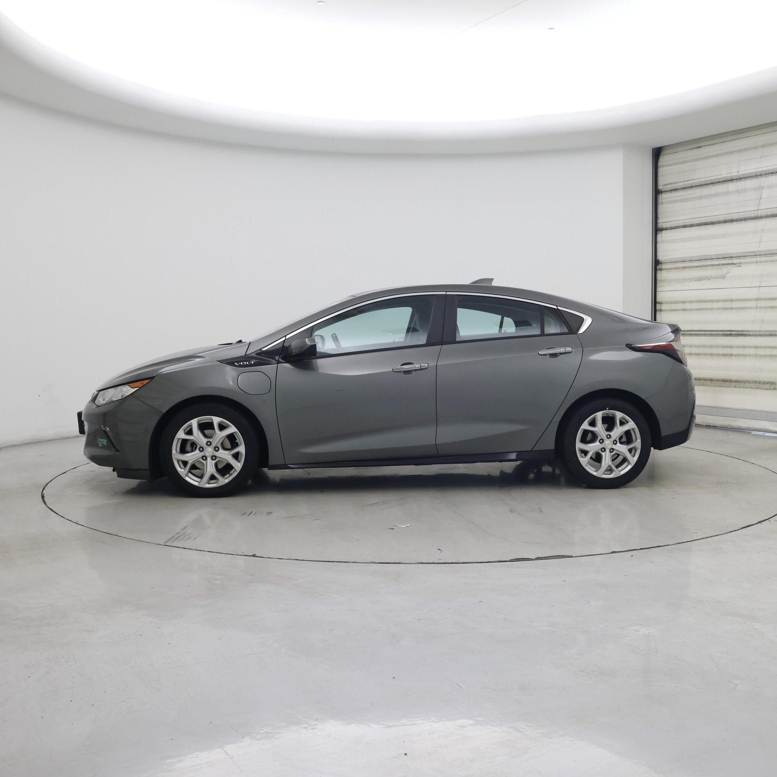 Thumbnail: 2016 Chevrolet Volt - 3