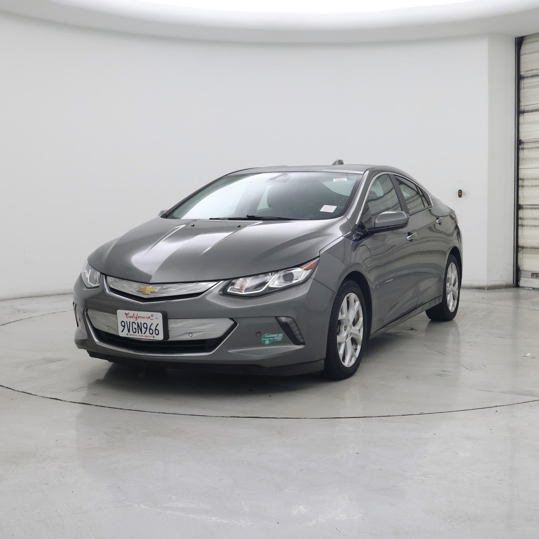 Thumbnail: 2016 Chevrolet Volt - 4