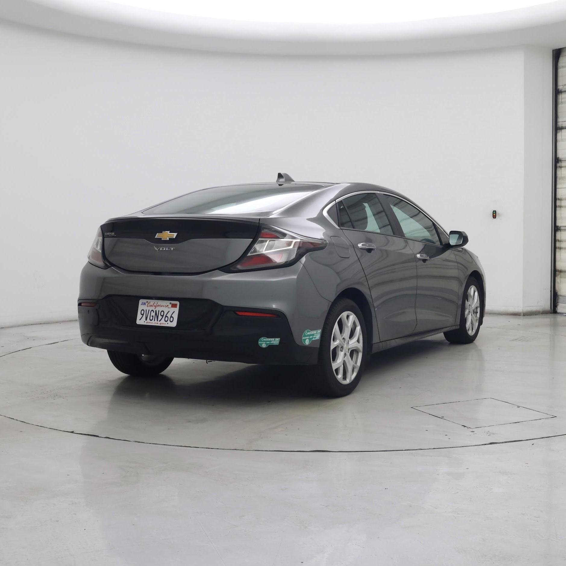 Thumbnail: 2016 Chevrolet Volt - 8