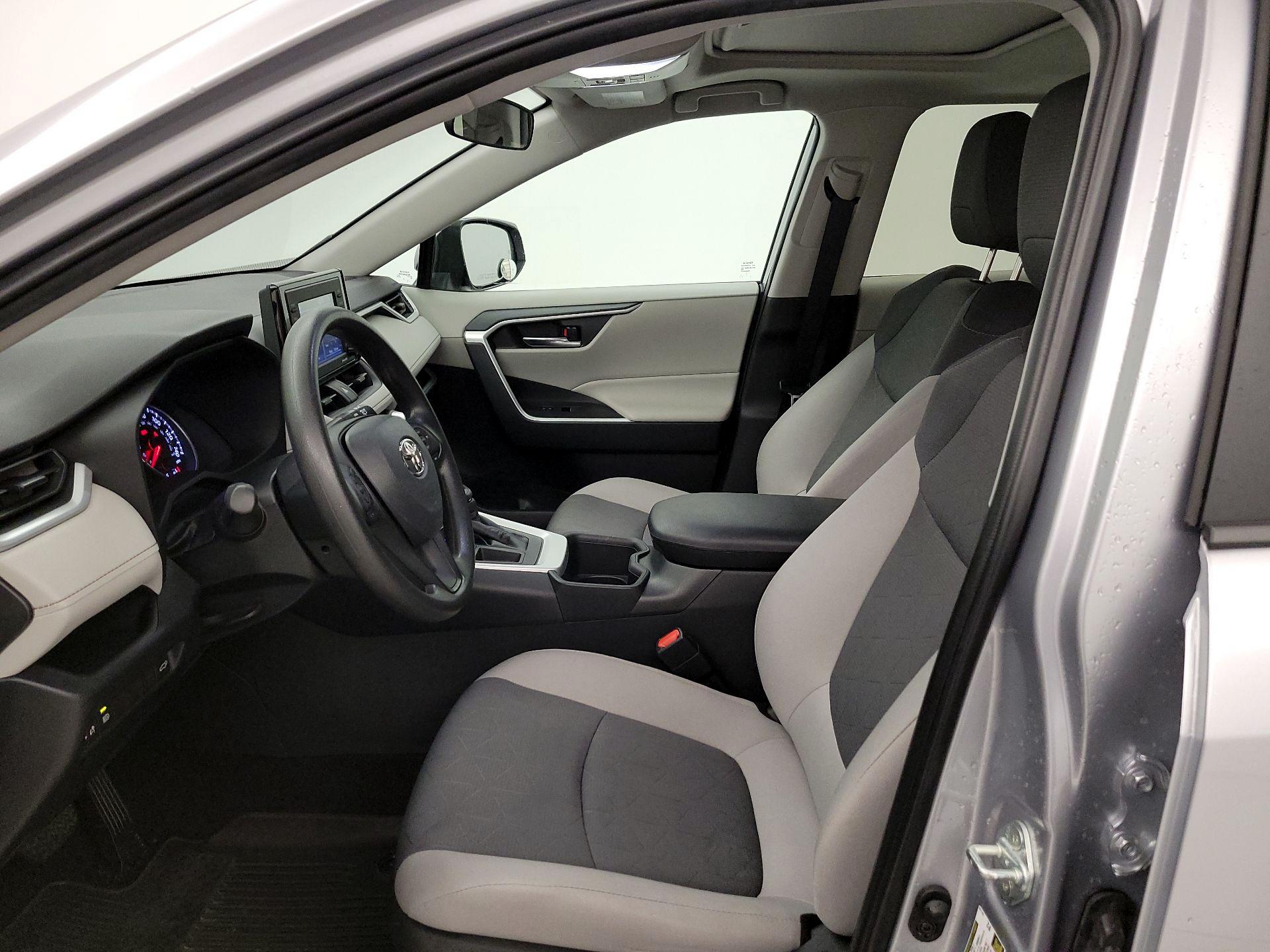 Thumbnail: 2022 Toyota RAV4 - 11