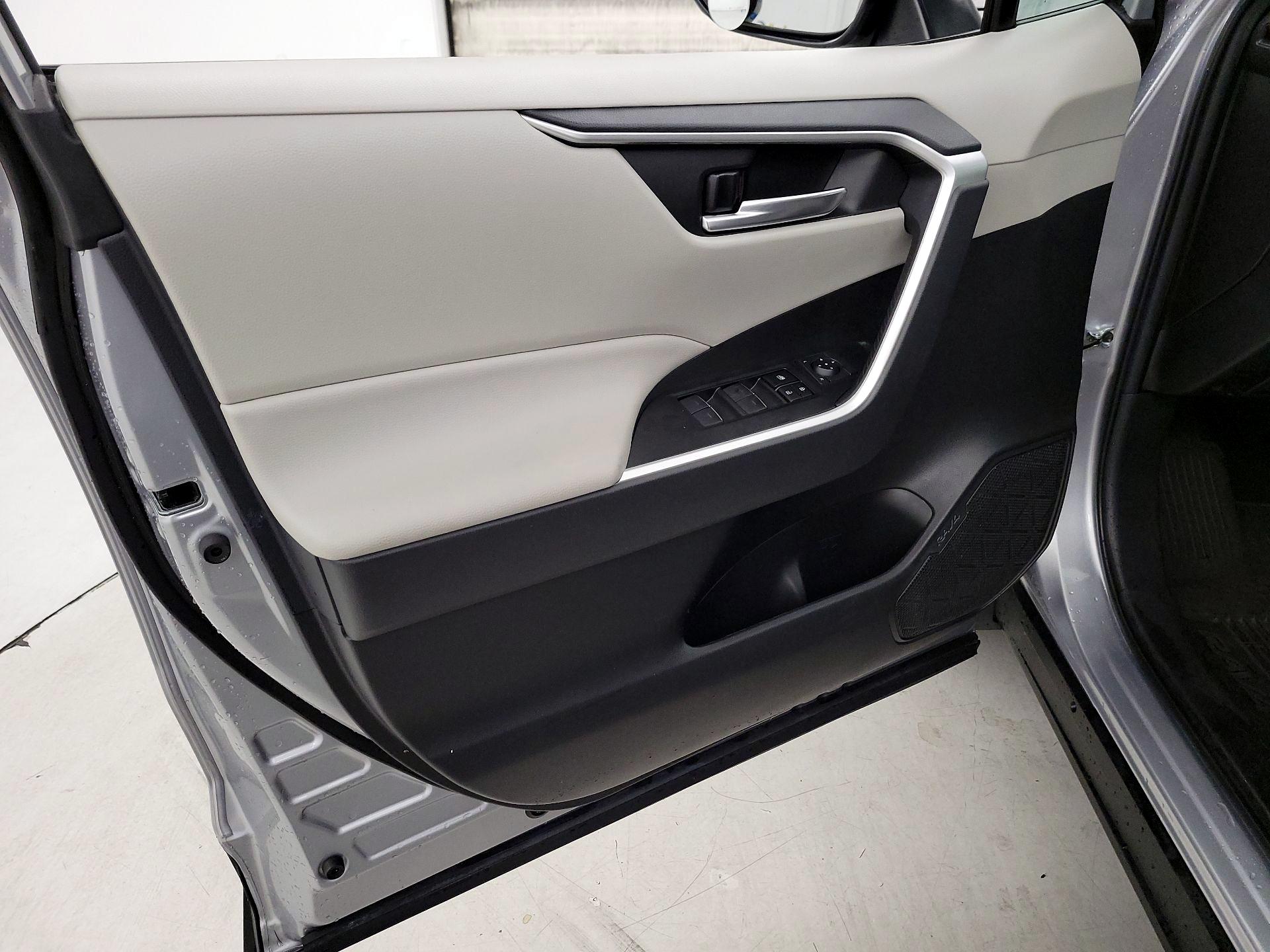 Thumbnail: 2022 Toyota RAV4 - 12