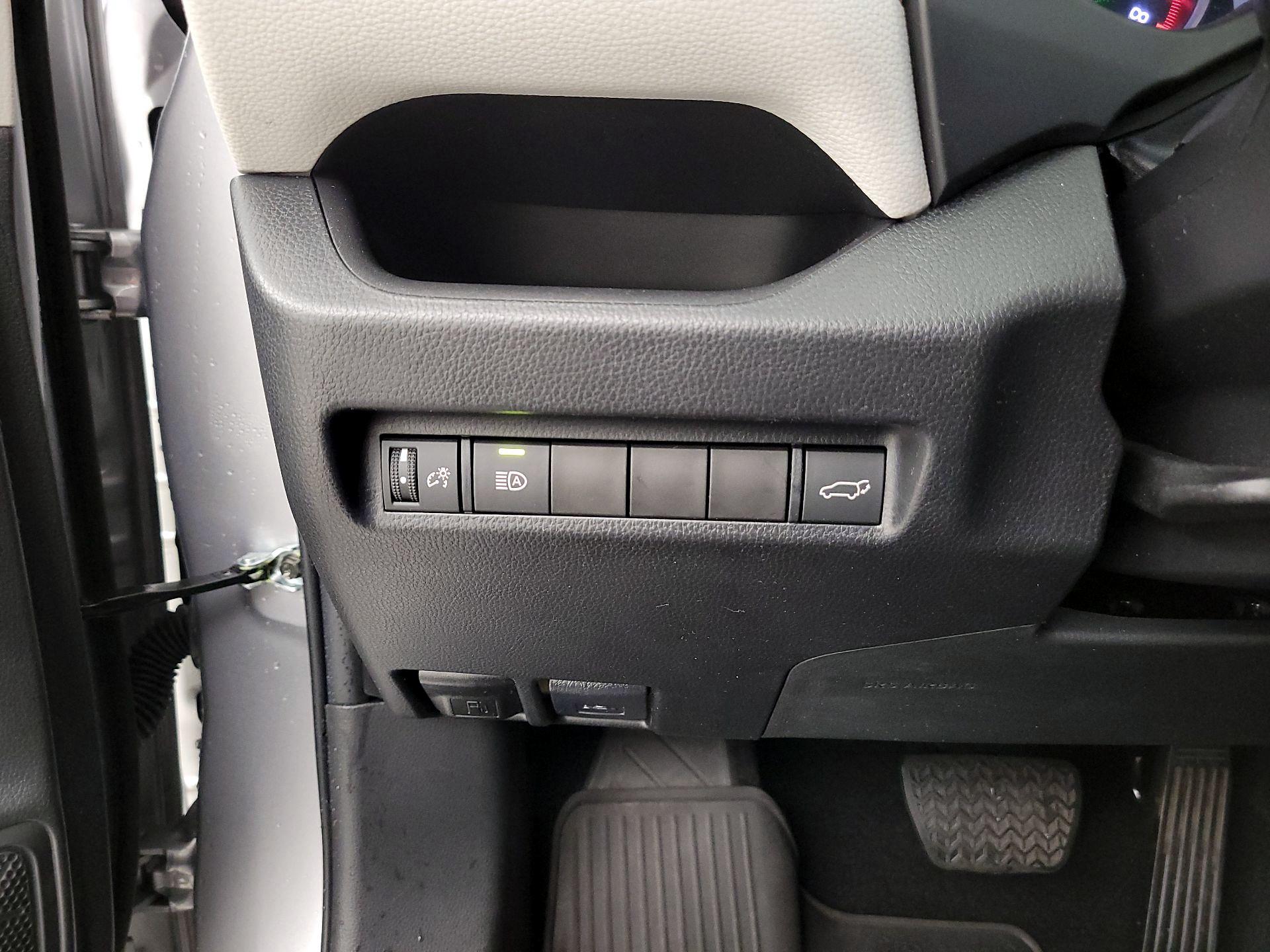 Thumbnail: 2022 Toyota RAV4 - 13