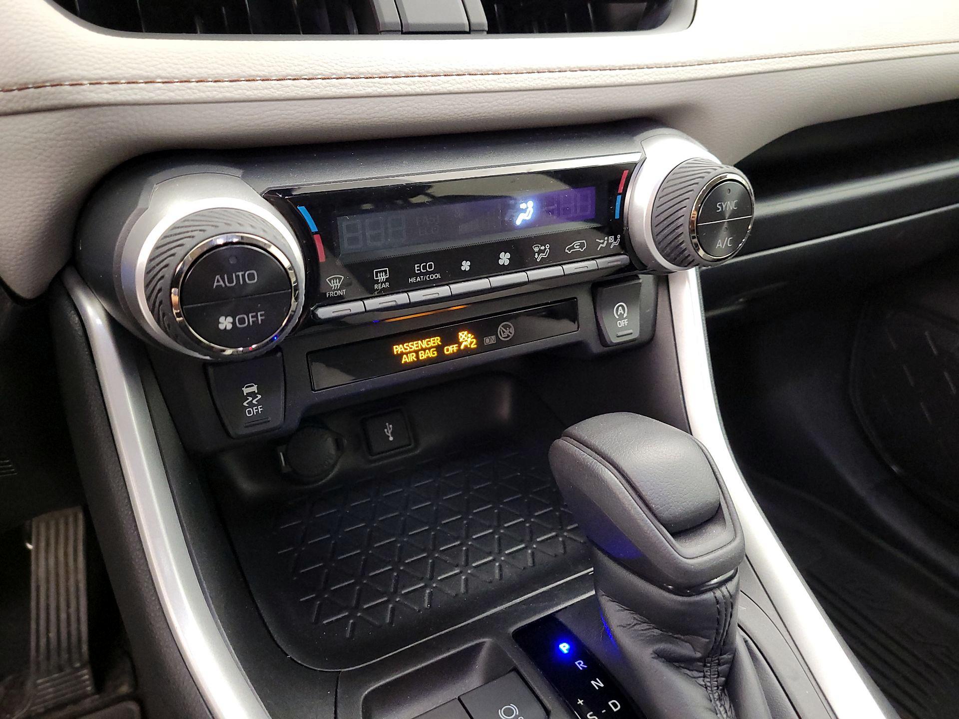 Thumbnail: 2022 Toyota RAV4 - 16