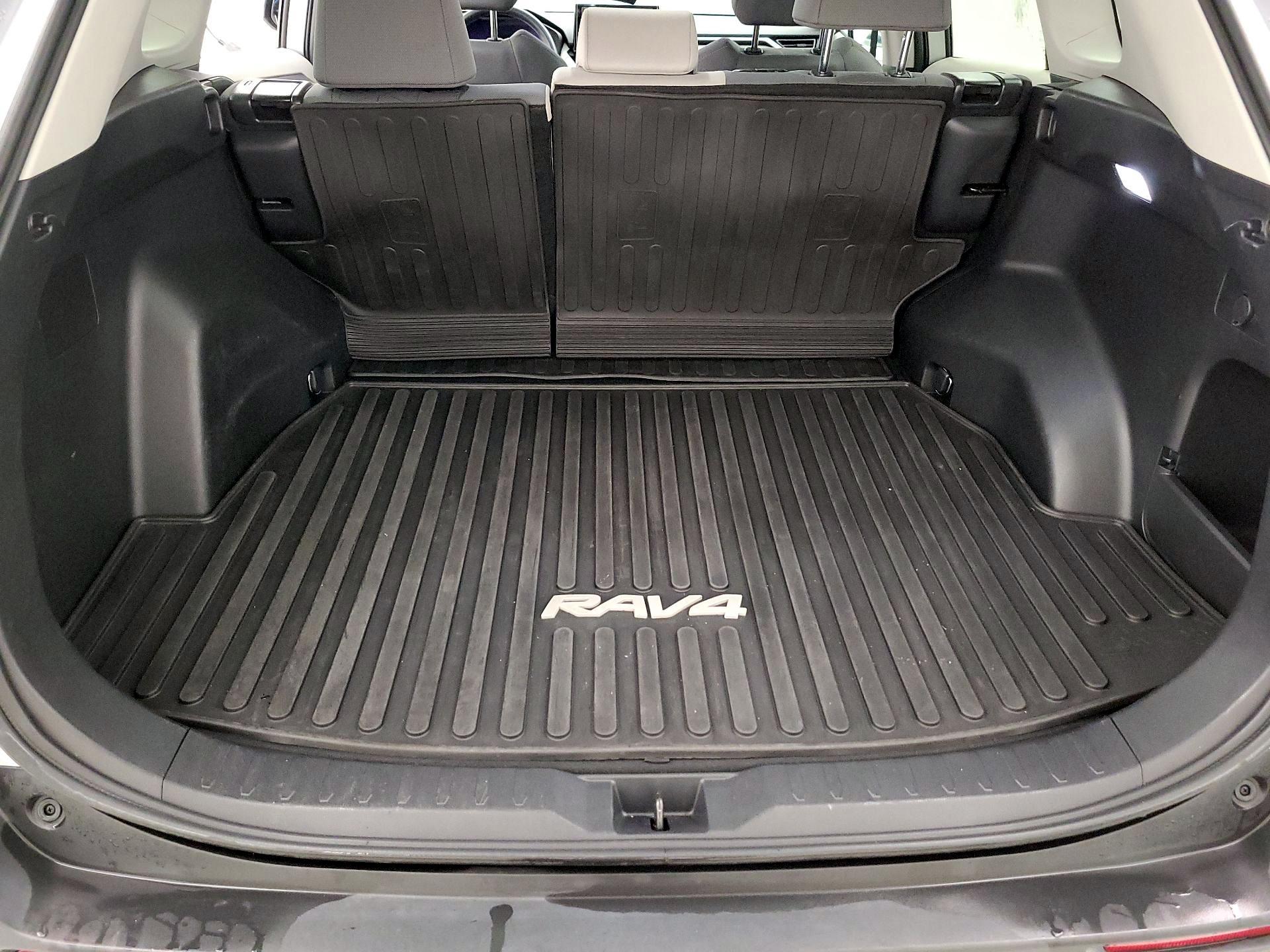 Thumbnail: 2022 Toyota RAV4 - 20