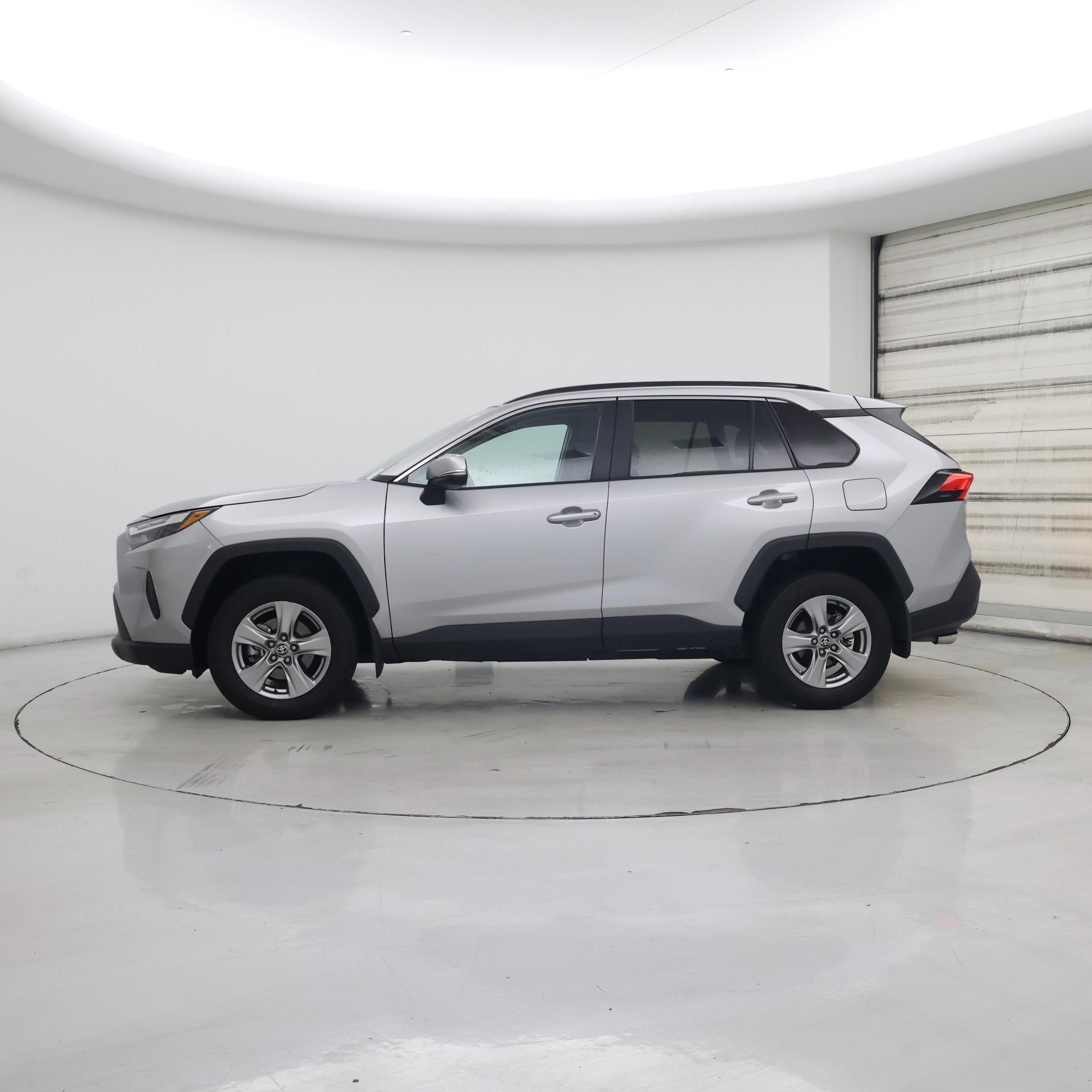 Thumbnail: 2022 Toyota RAV4 - 3