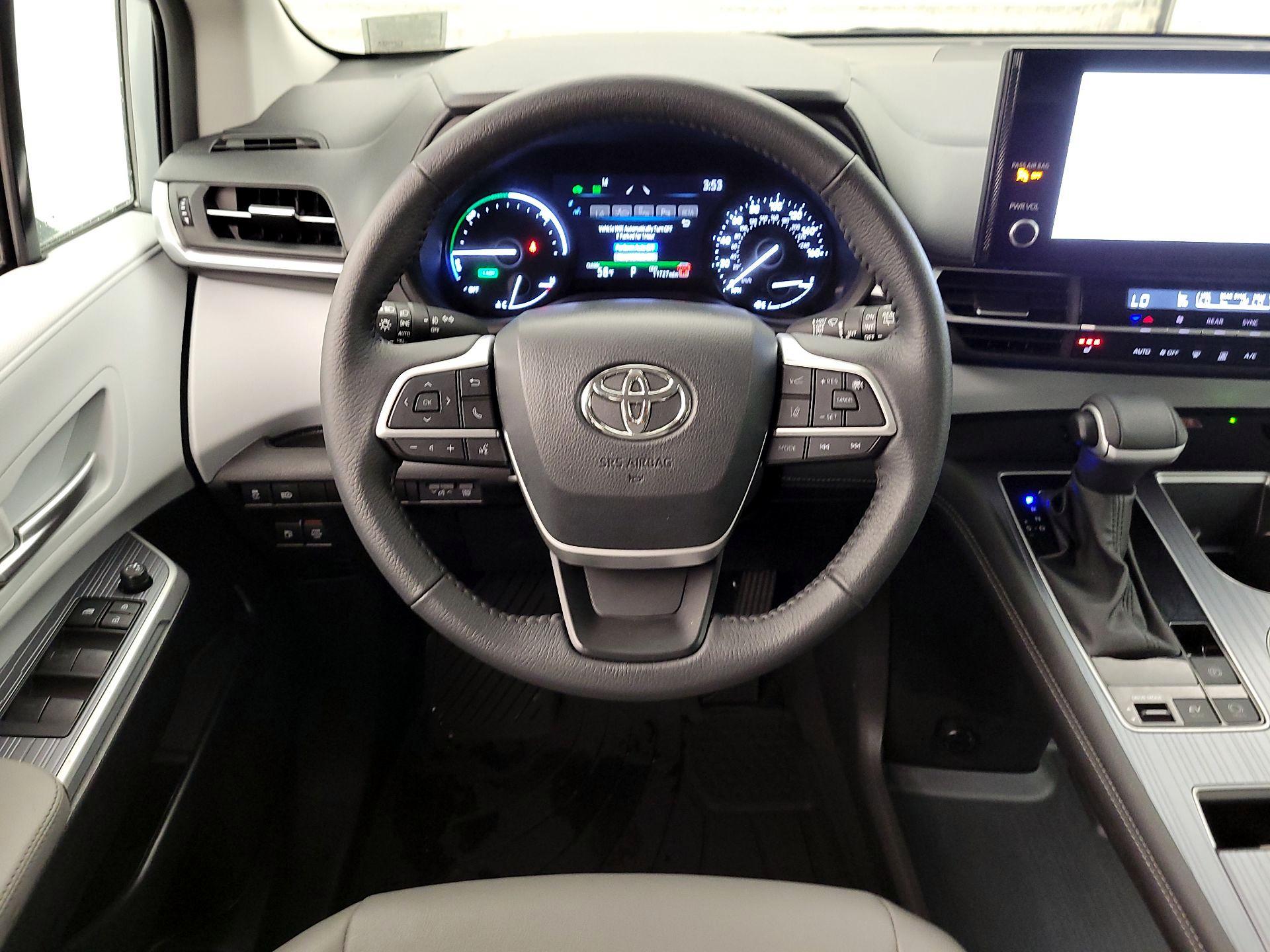 Thumbnail: 2025 Toyota Sienna - 10