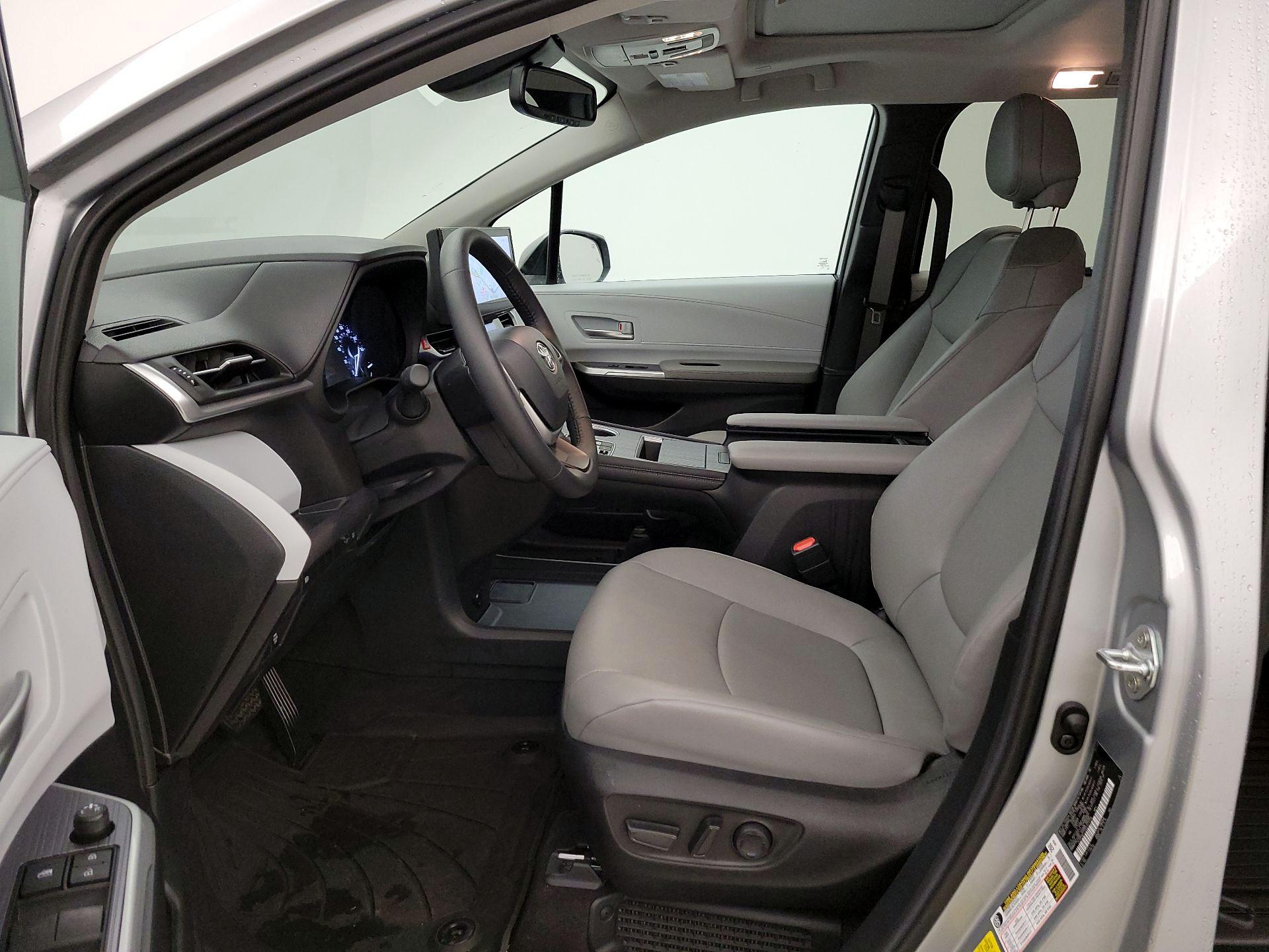 Thumbnail: 2025 Toyota Sienna - 11