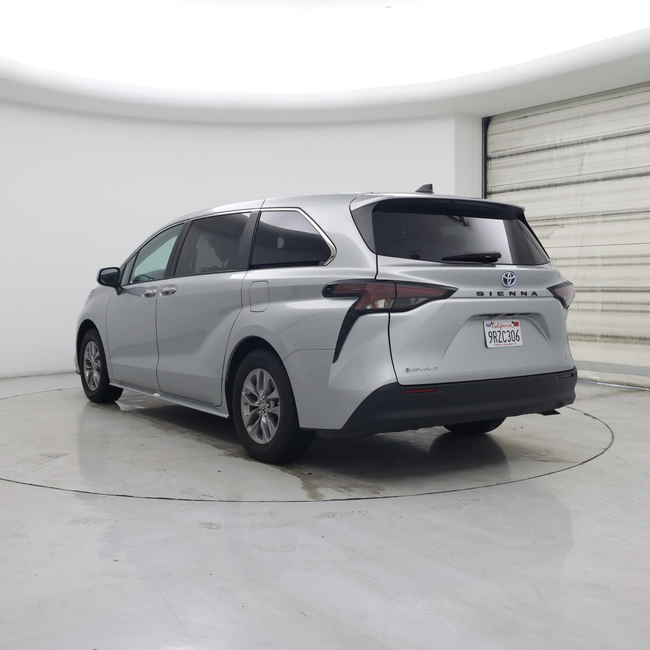 Thumbnail: 2025 Toyota Sienna - 2