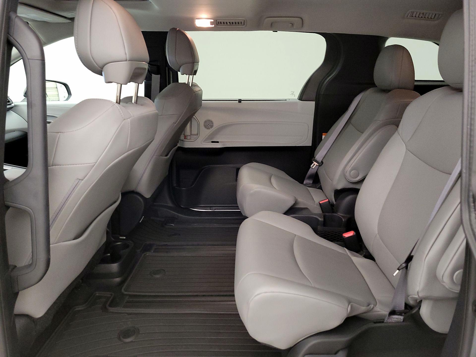Thumbnail: 2025 Toyota Sienna - 20