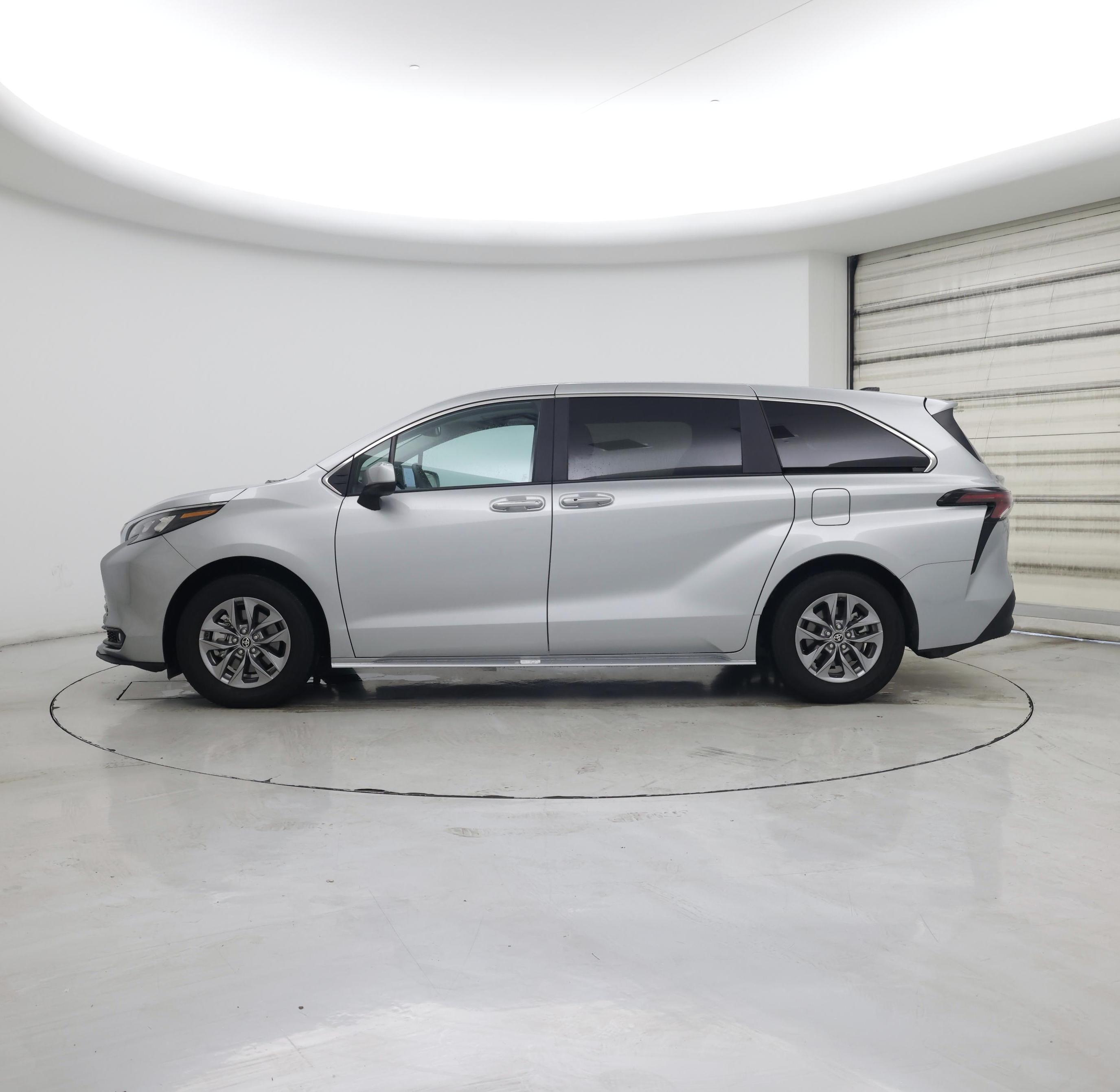 Thumbnail: 2025 Toyota Sienna - 3