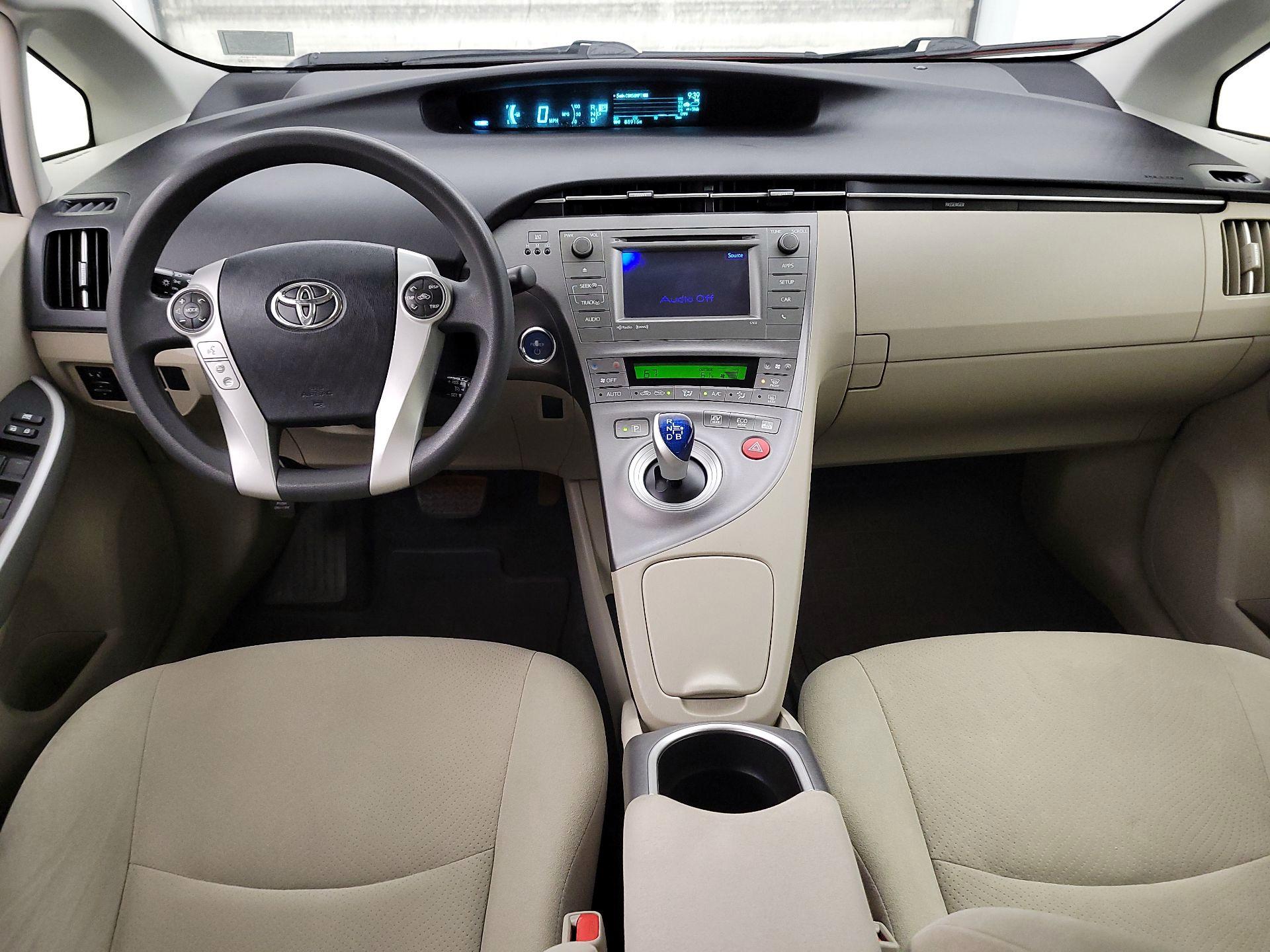 Thumbnail: 2015 Toyota Prius - 9