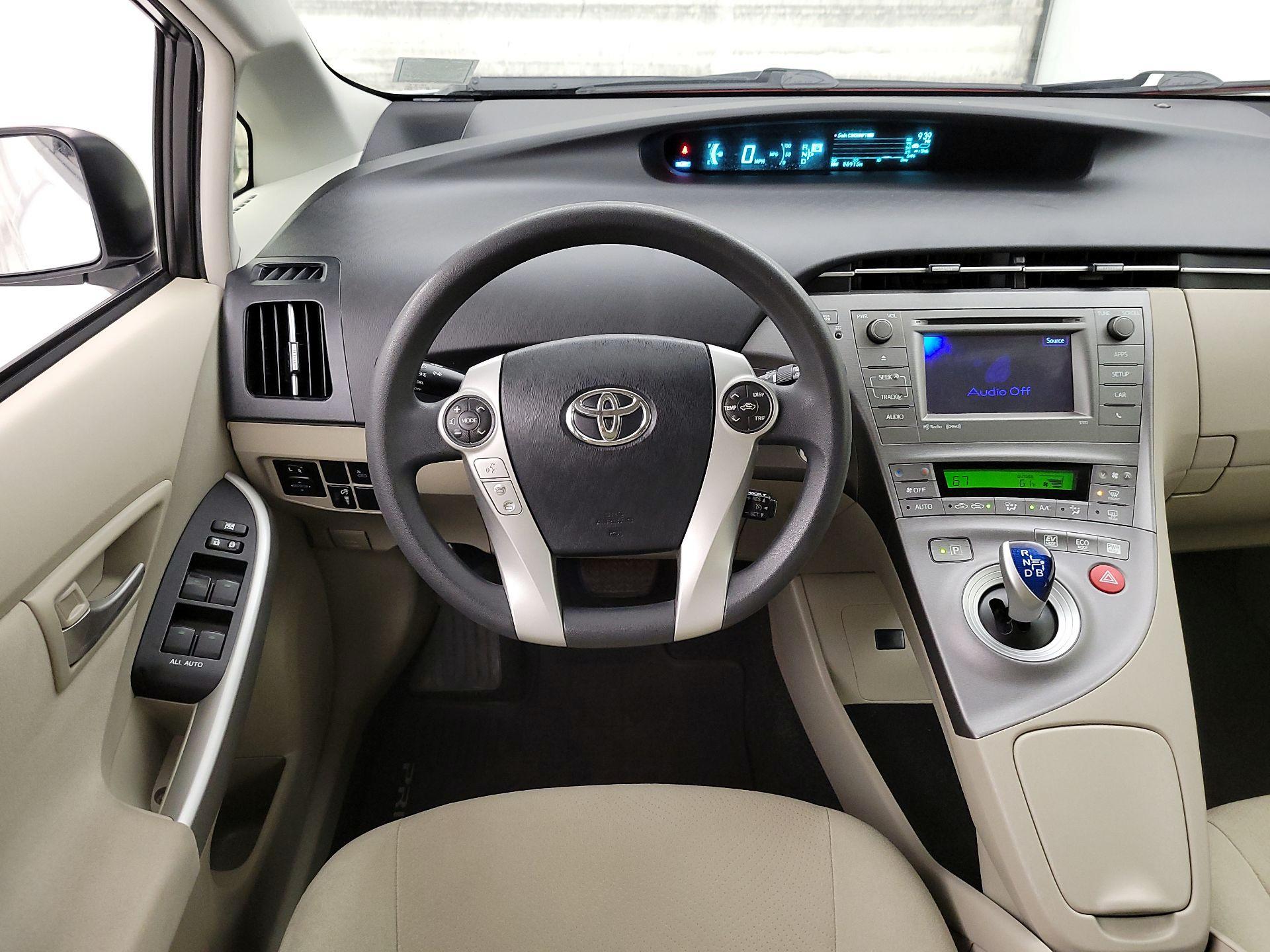 Thumbnail: 2015 Toyota Prius - 10