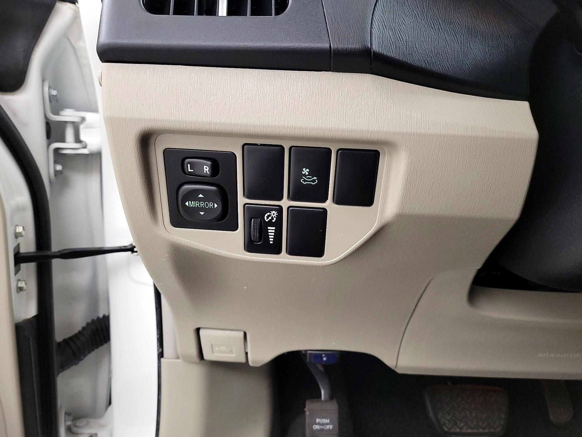 Thumbnail: 2015 Toyota Prius - 13