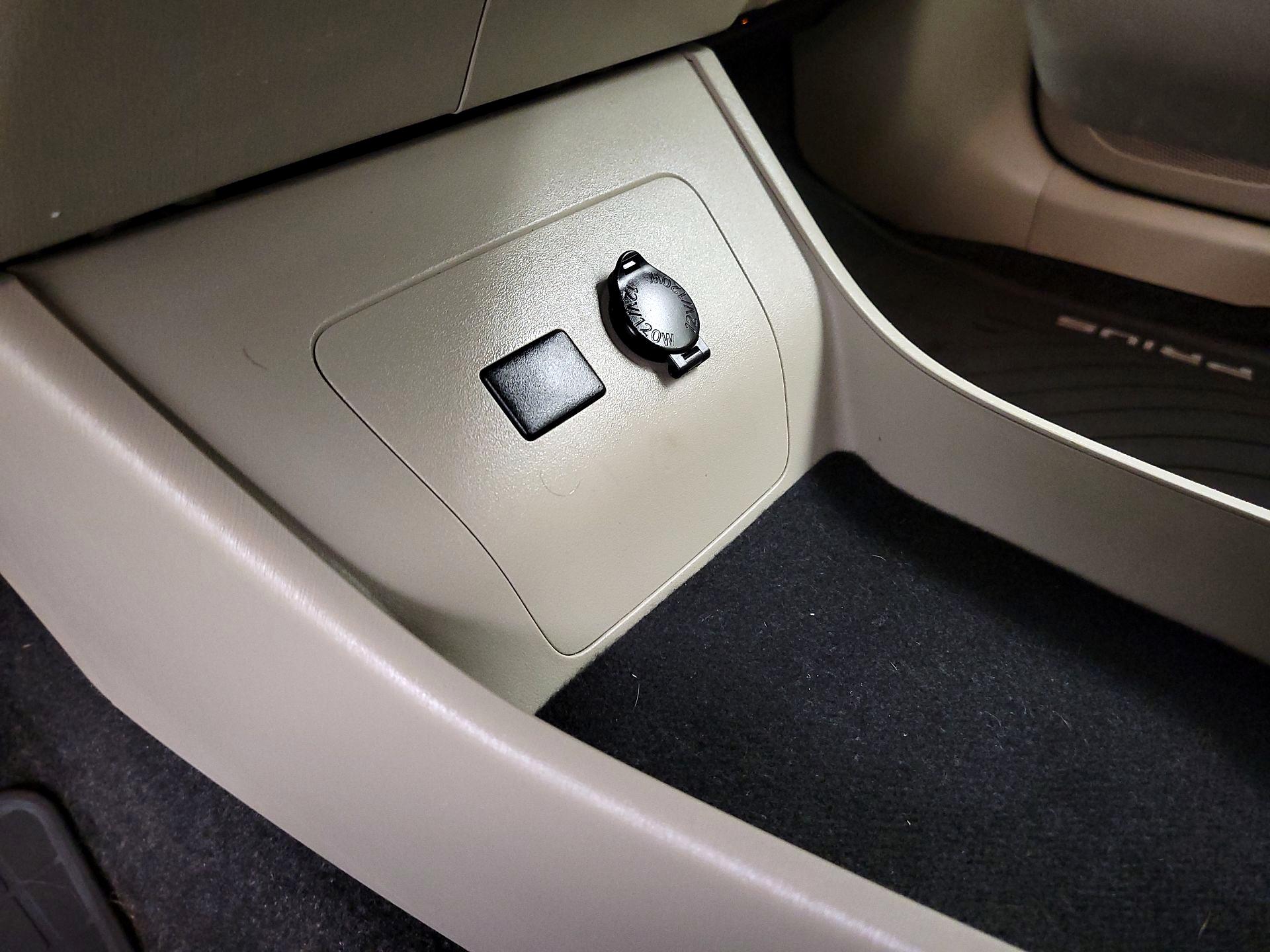 Thumbnail: 2015 Toyota Prius - 18