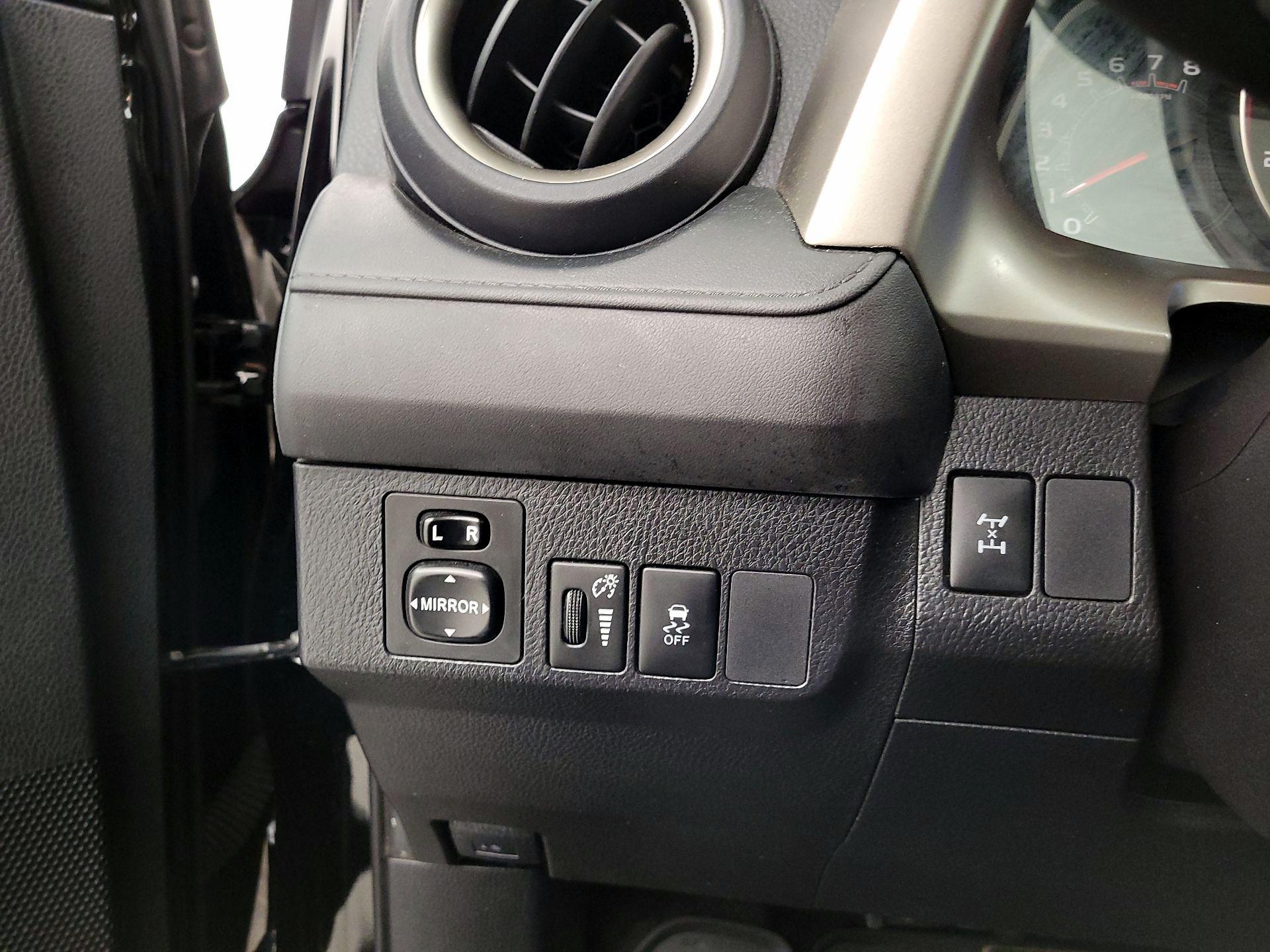 Thumbnail: 2015 Toyota RAV4 - 13