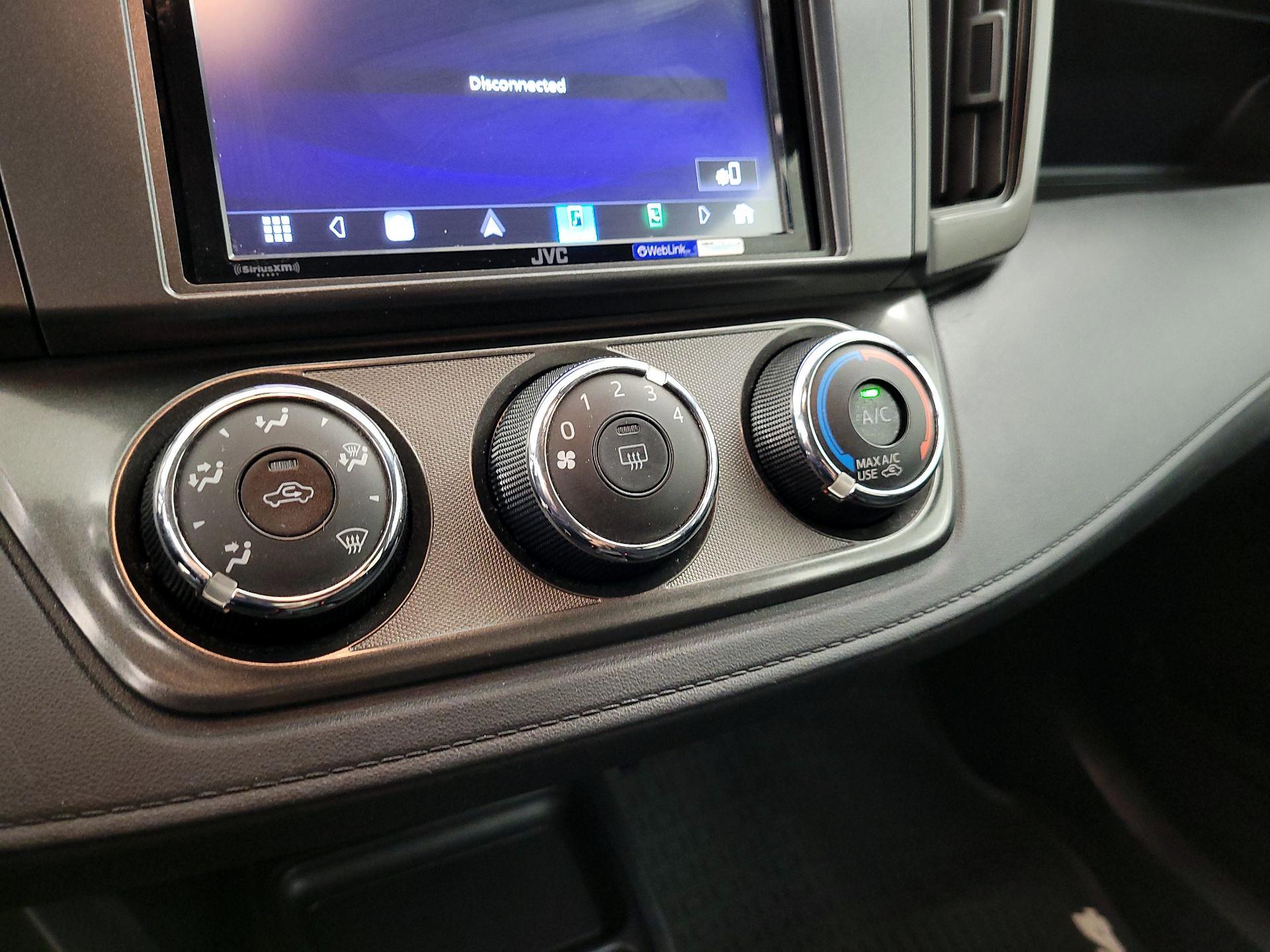 Thumbnail: 2015 Toyota RAV4 - 16
