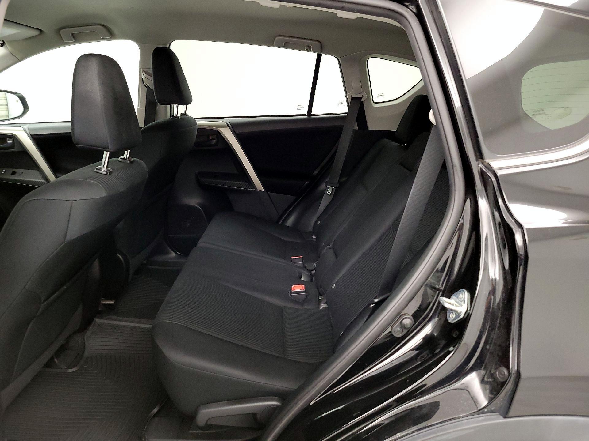 Thumbnail: 2015 Toyota RAV4 - 19