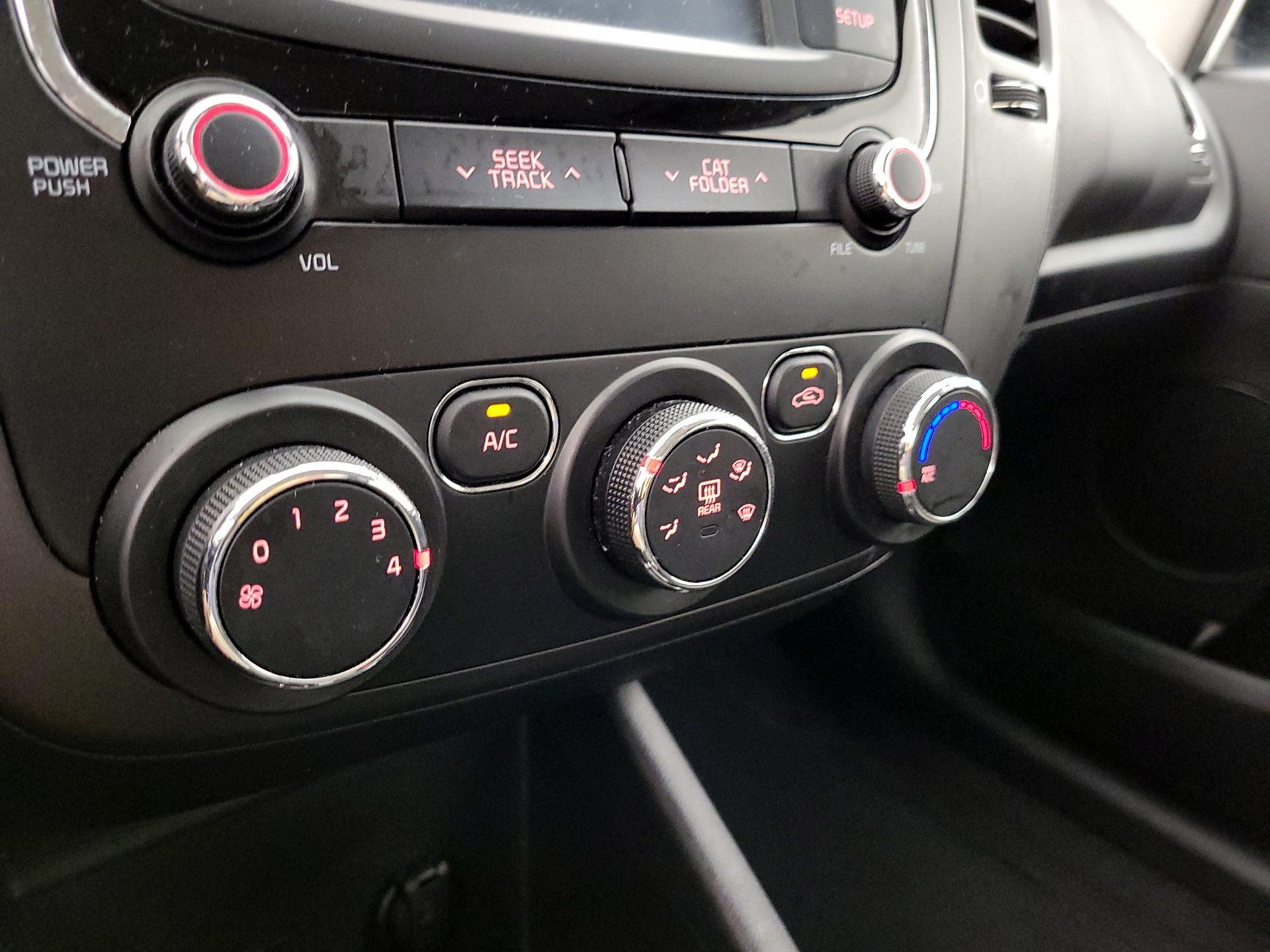 Thumbnail: 2018 Kia Forte - 16