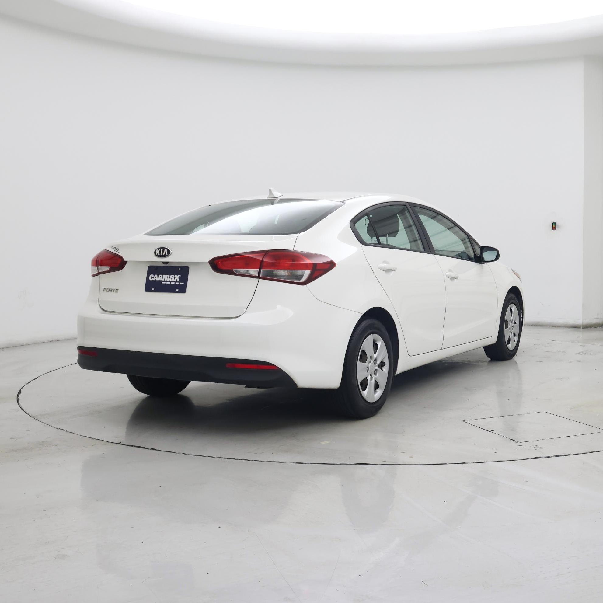Thumbnail: 2018 Kia Forte - 8