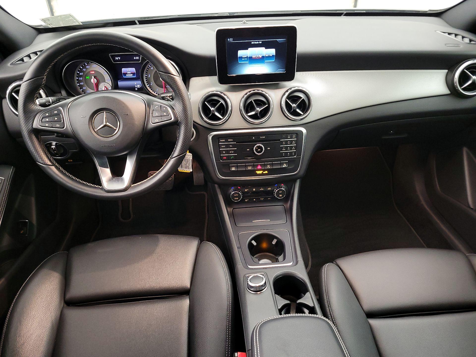 Thumbnail: 2016 Mercedes-Benz GLA - 9