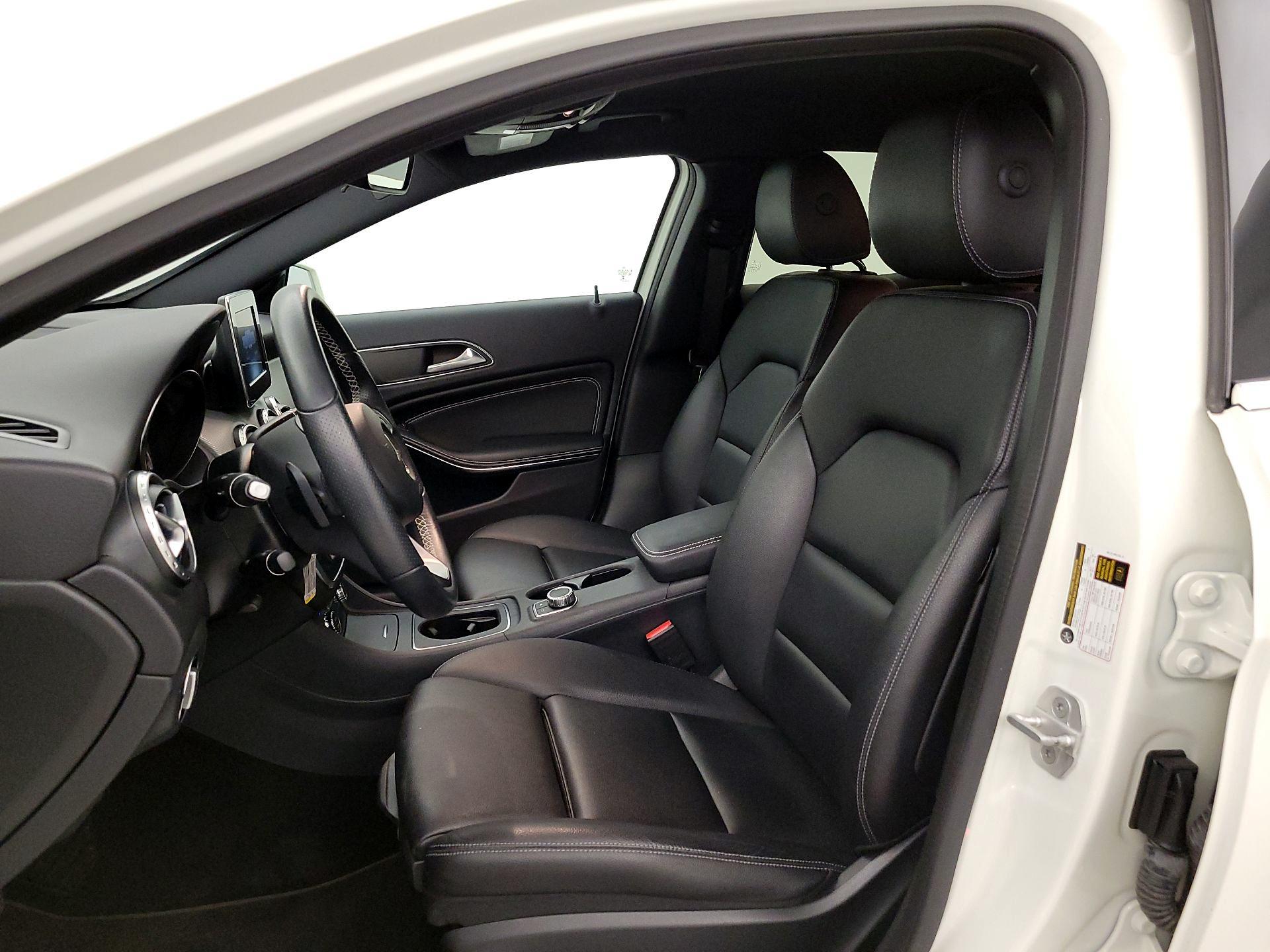 Thumbnail: 2016 Mercedes-Benz GLA - 11