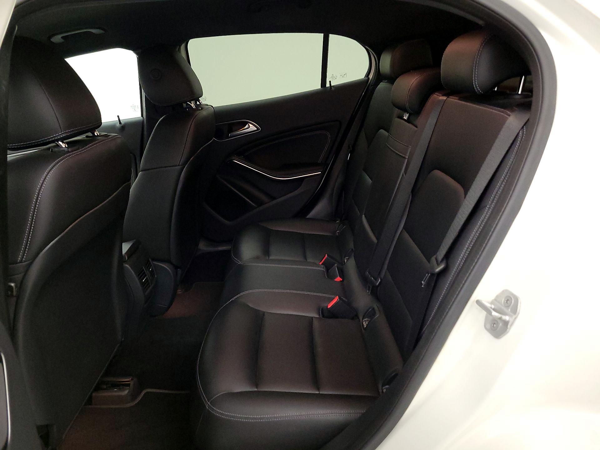 Thumbnail: 2016 Mercedes-Benz GLA - 18