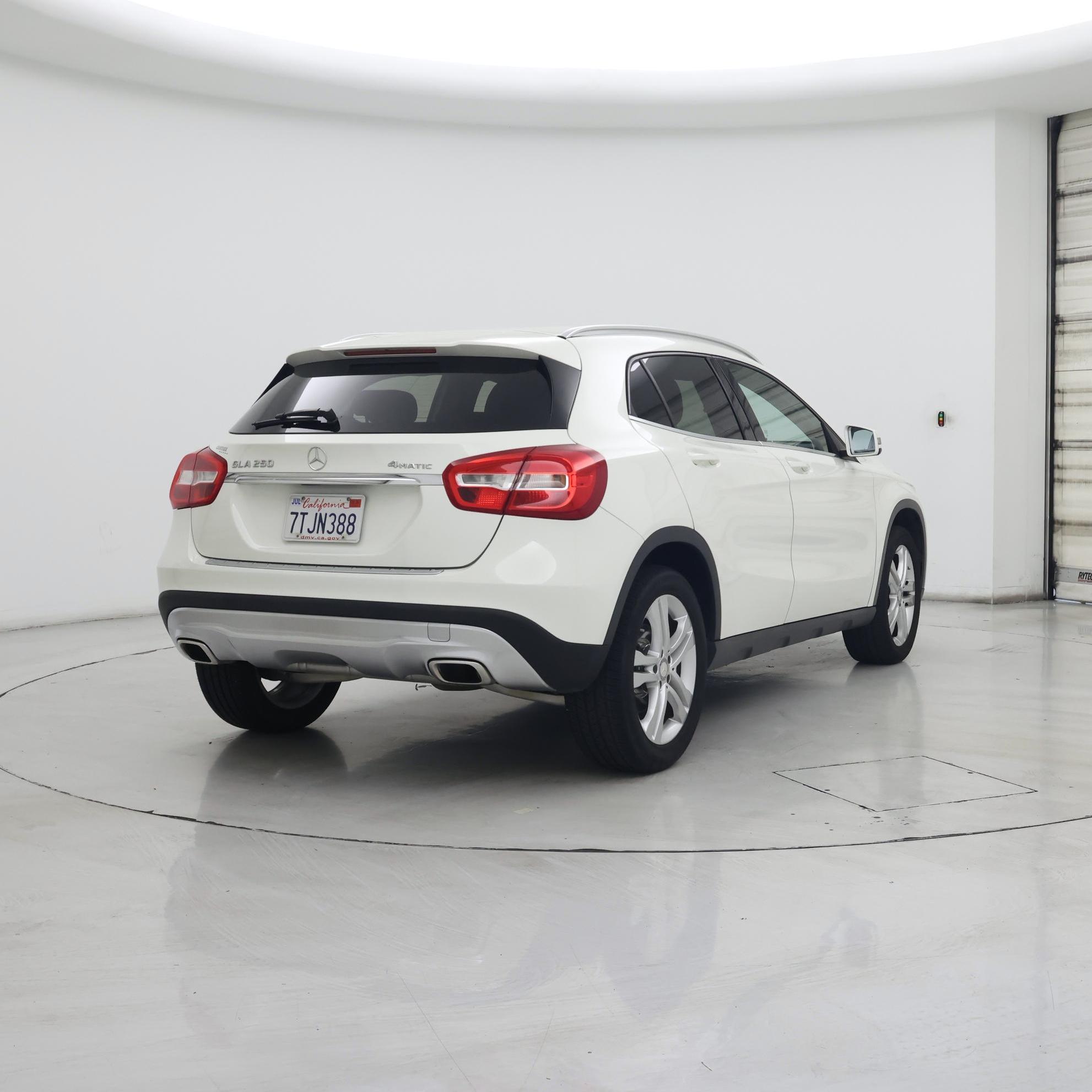 Thumbnail: 2016 Mercedes-Benz GLA - 8