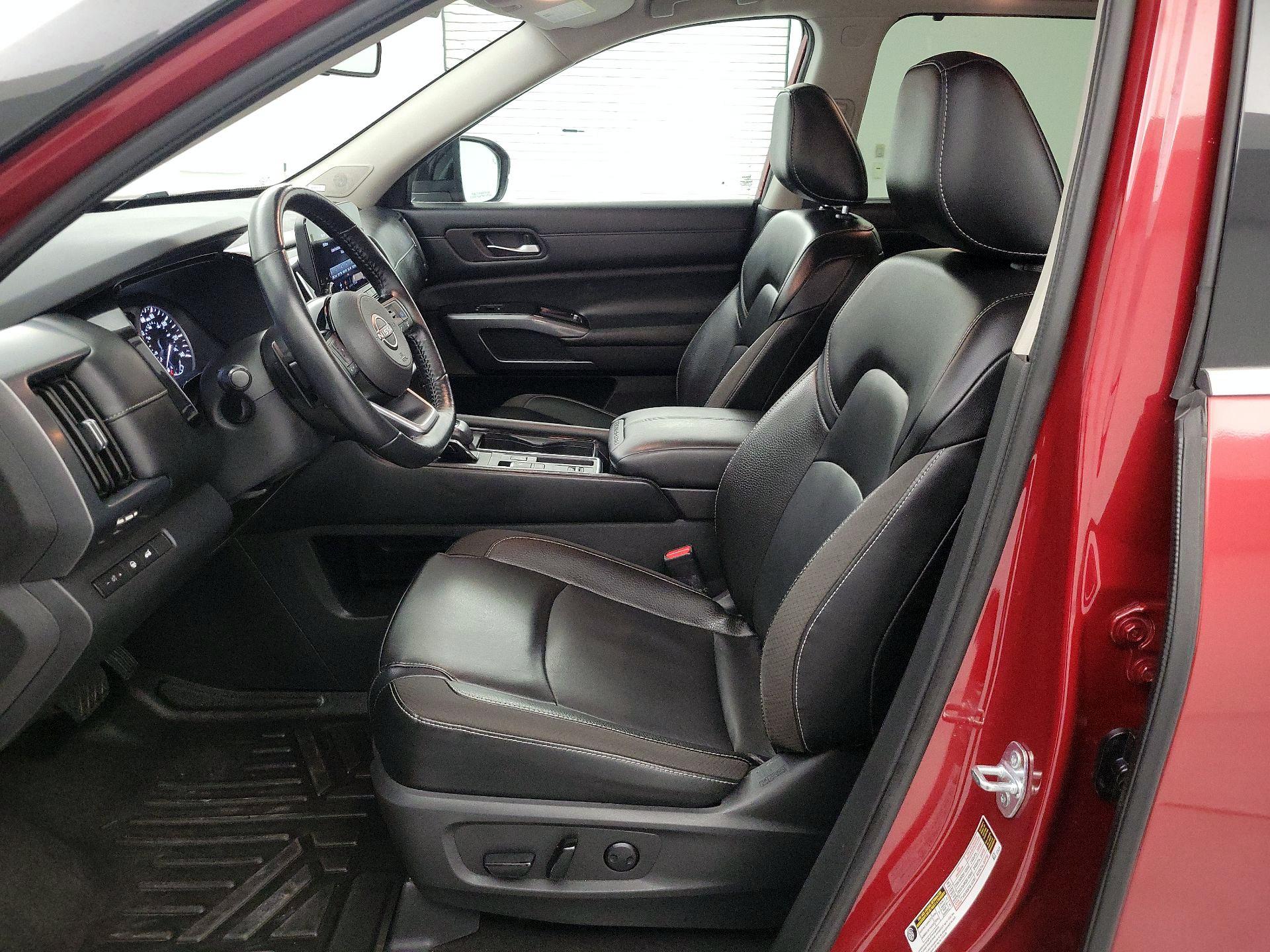 Thumbnail: 2023 Nissan Pathfinder - 11