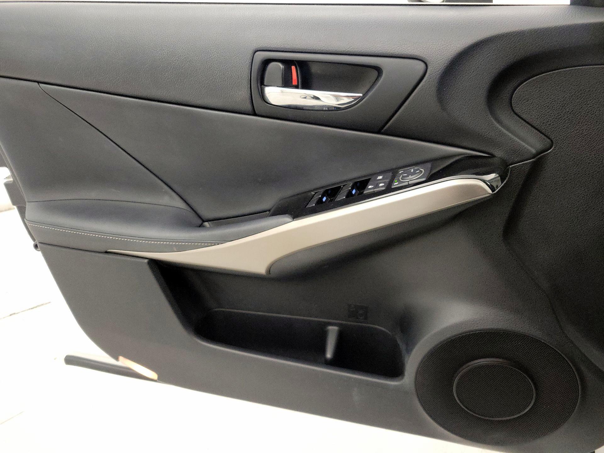 Thumbnail: 2015 Lexus IS - 12