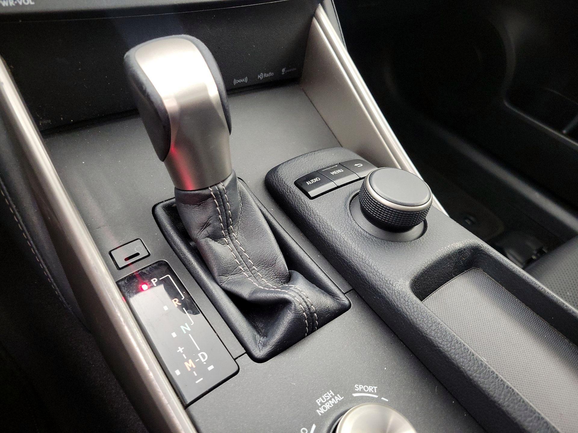 Thumbnail: 2015 Lexus IS - 17