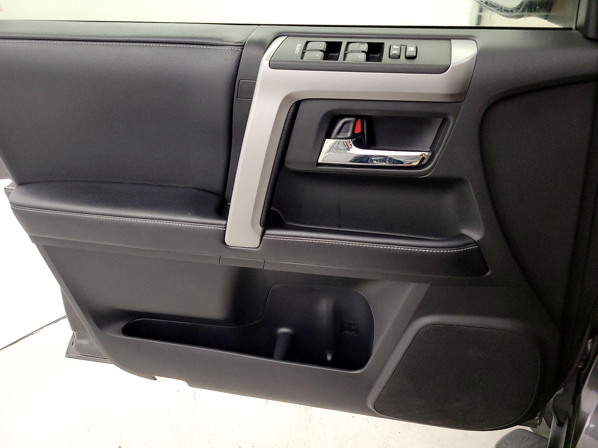 Thumbnail: 2017 Toyota 4Runner - 12