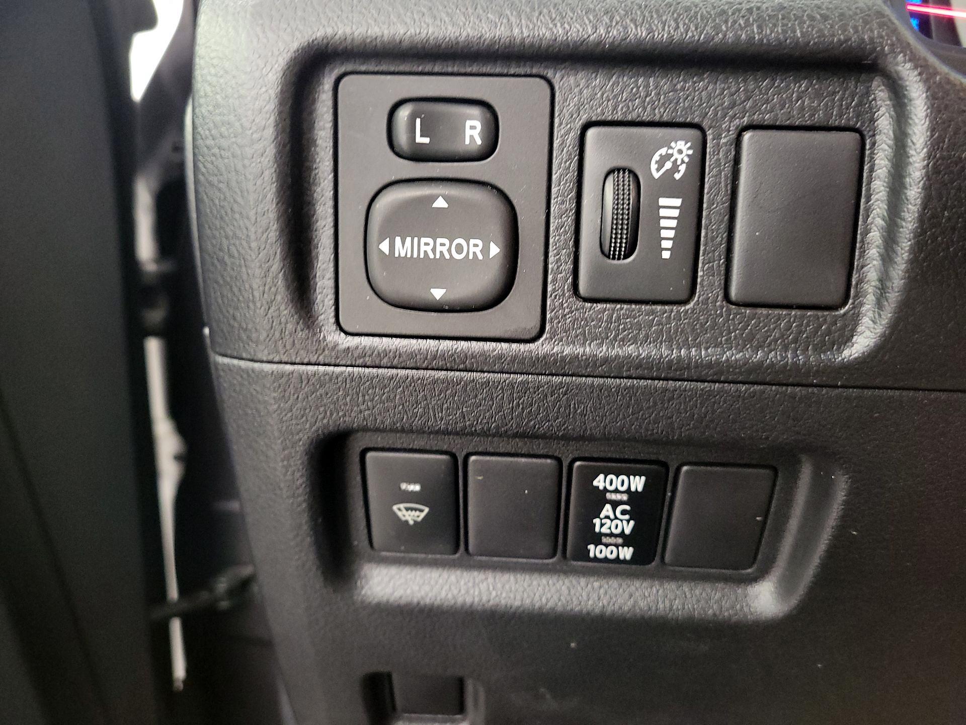 Thumbnail: 2017 Toyota 4Runner - 13