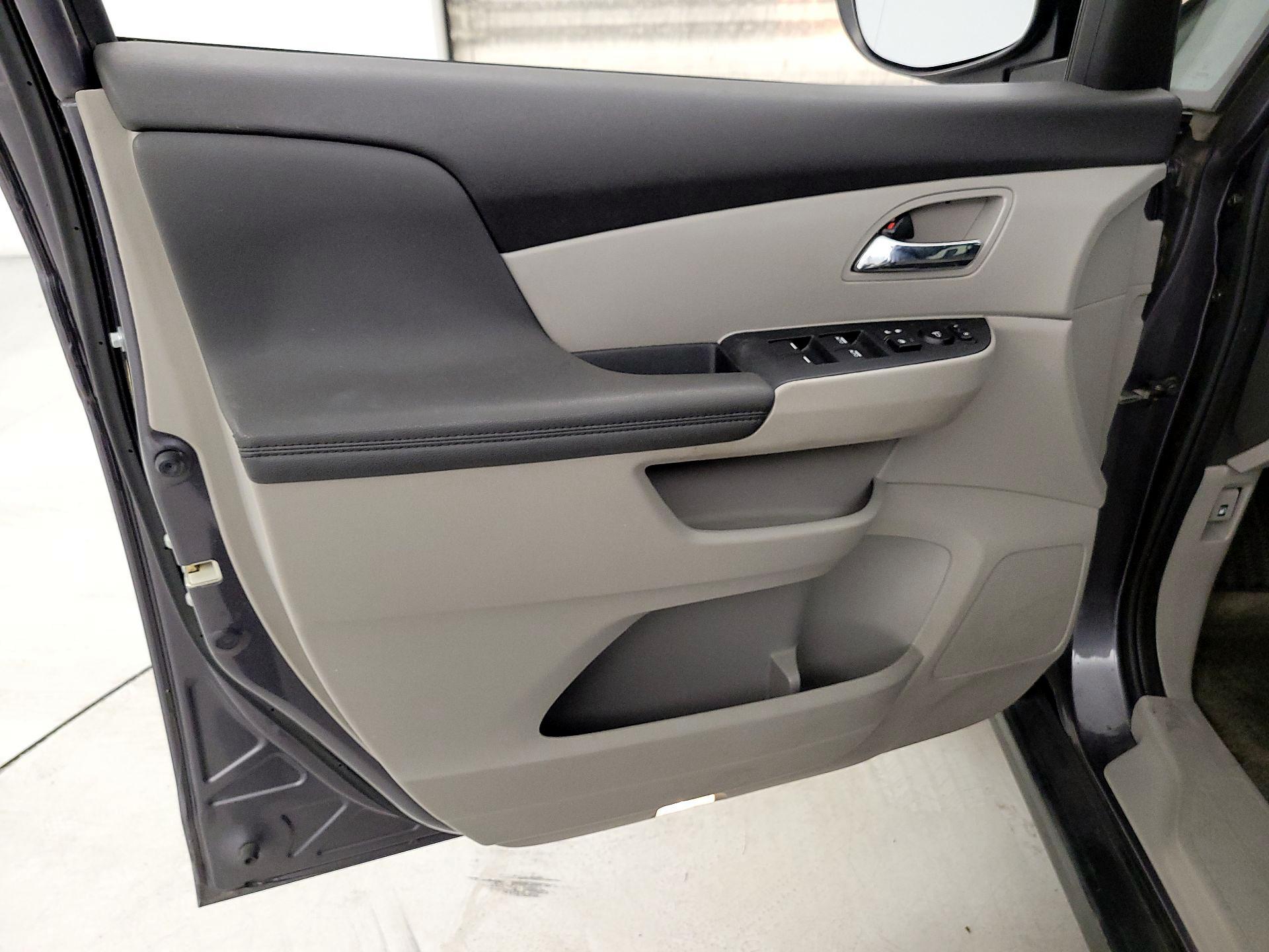 Thumbnail: 2015 Honda Odyssey - 12