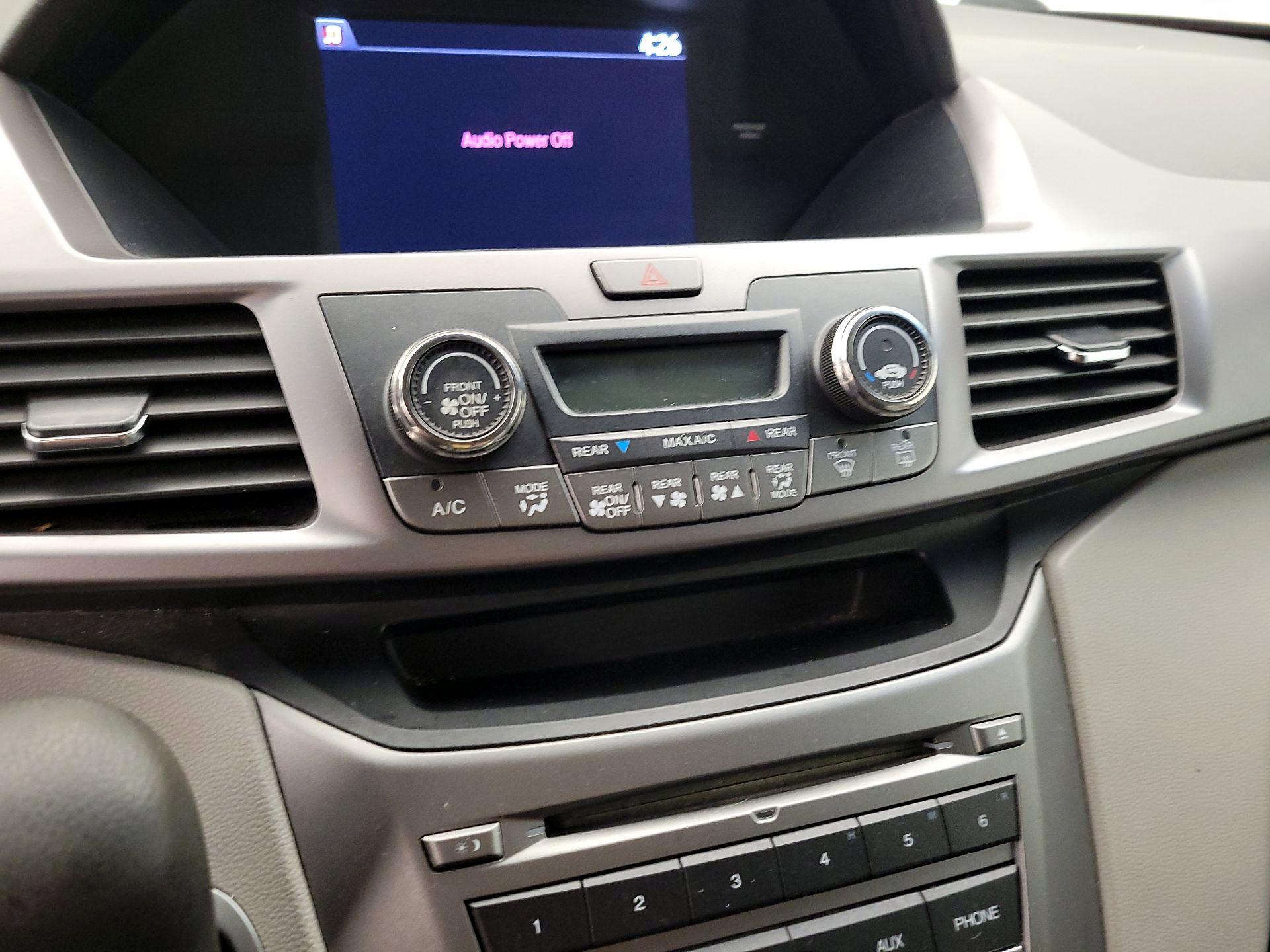 Thumbnail: 2015 Honda Odyssey - 16