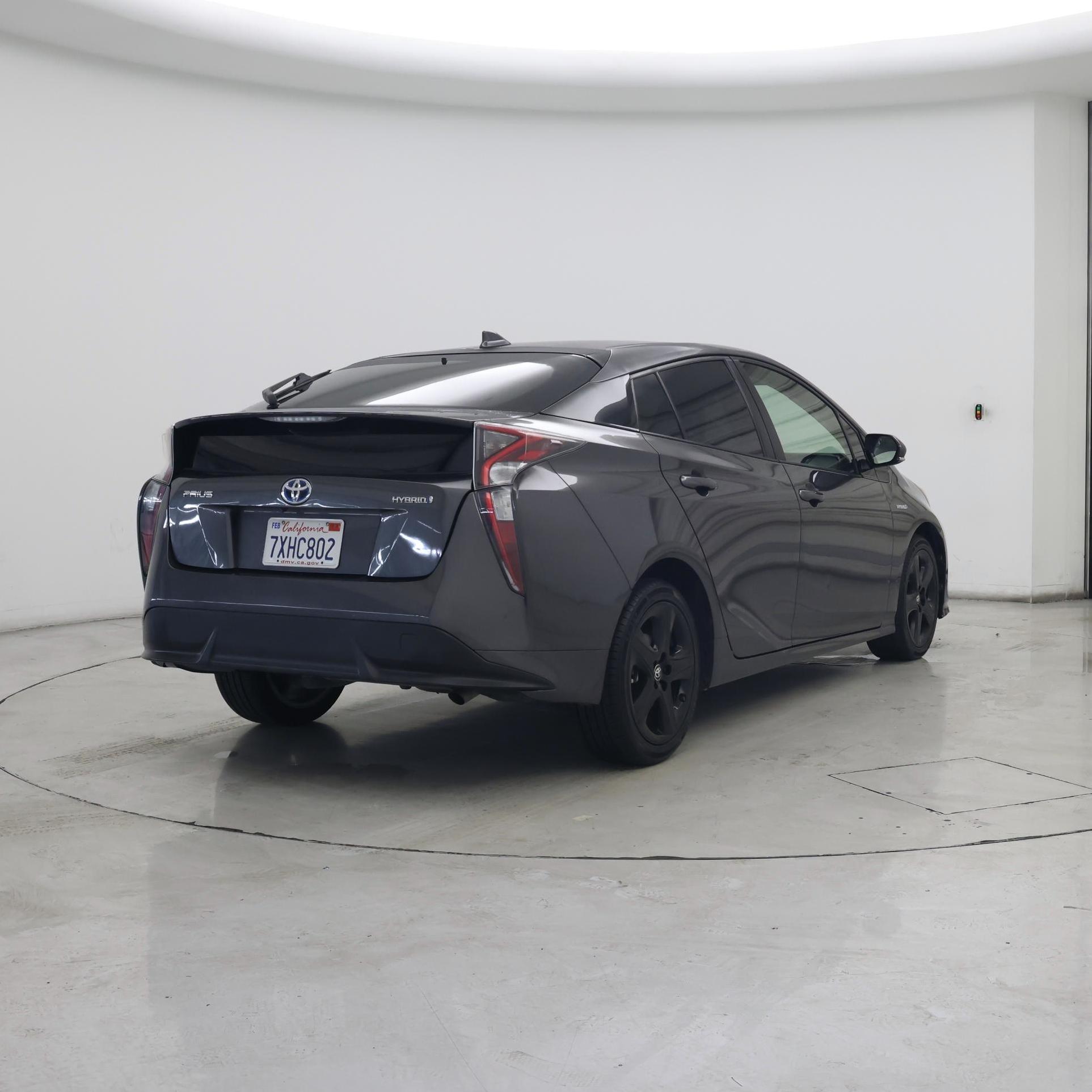 Thumbnail: 2016 Toyota Prius - 8