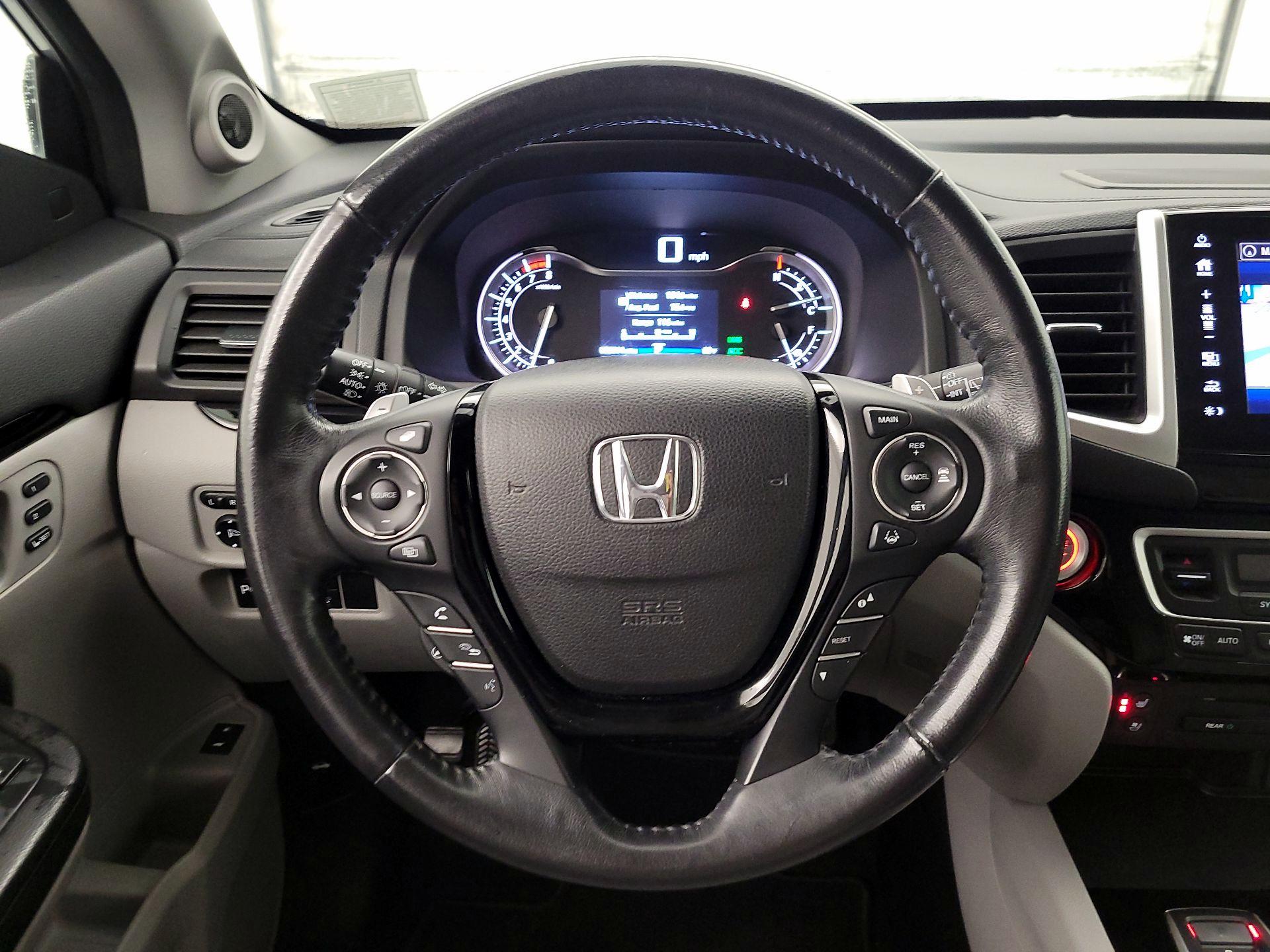 Thumbnail: 2017 Honda Pilot - 10