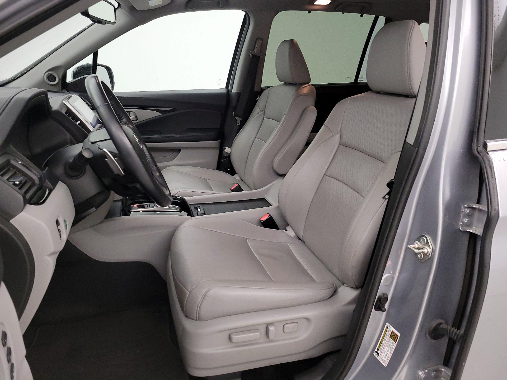 Thumbnail: 2017 Honda Pilot - 11