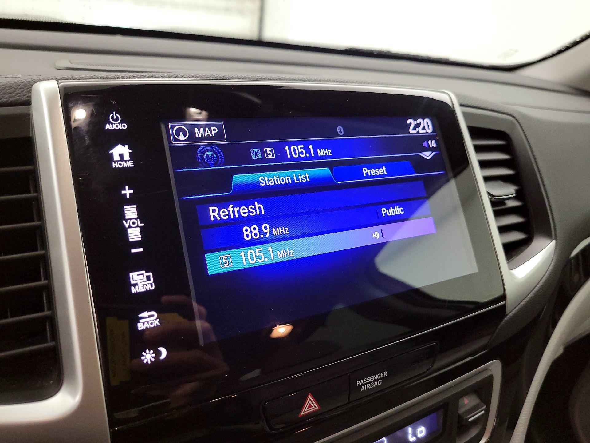 Thumbnail: 2017 Honda Pilot - 15