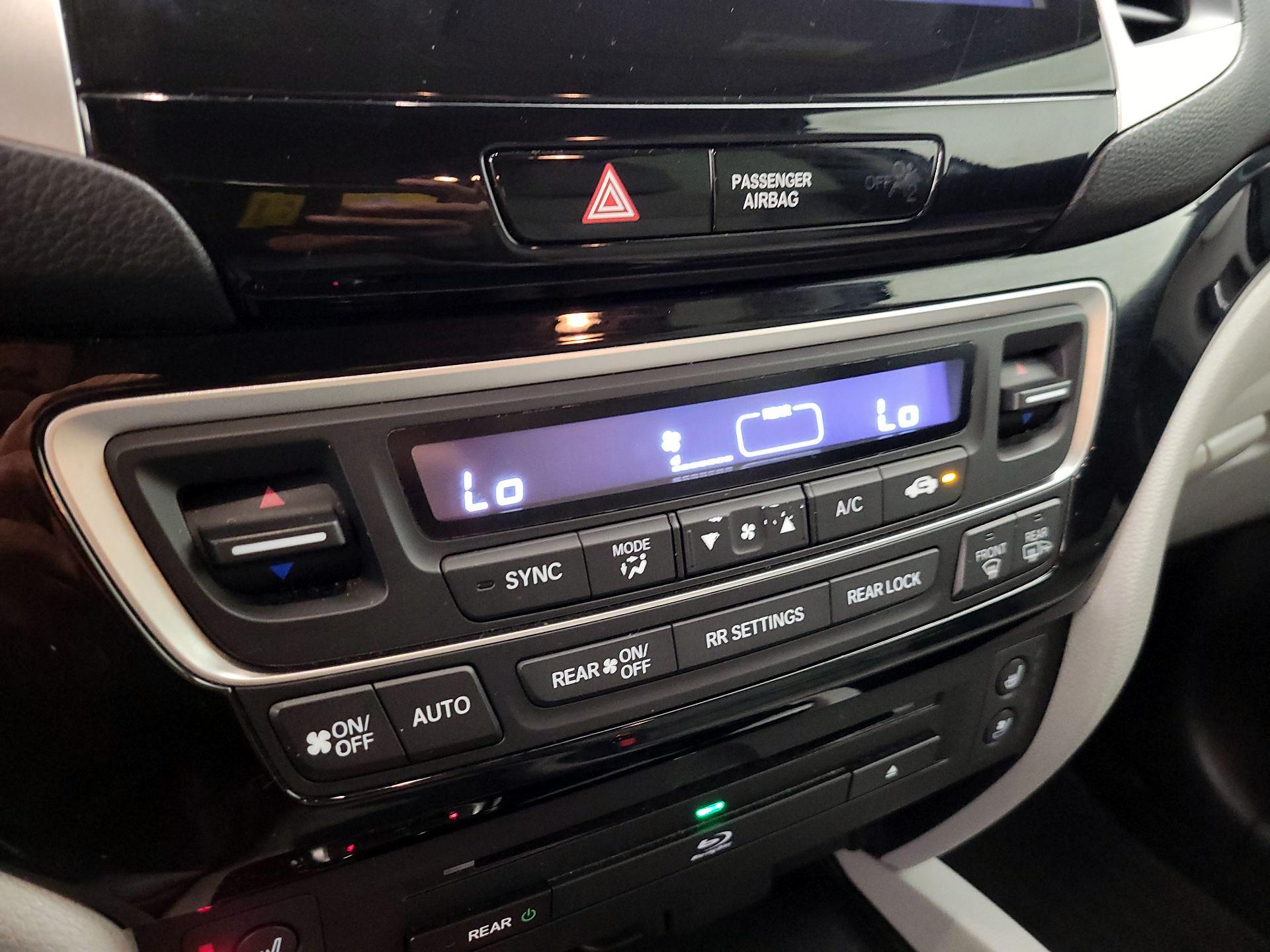 Thumbnail: 2017 Honda Pilot - 16