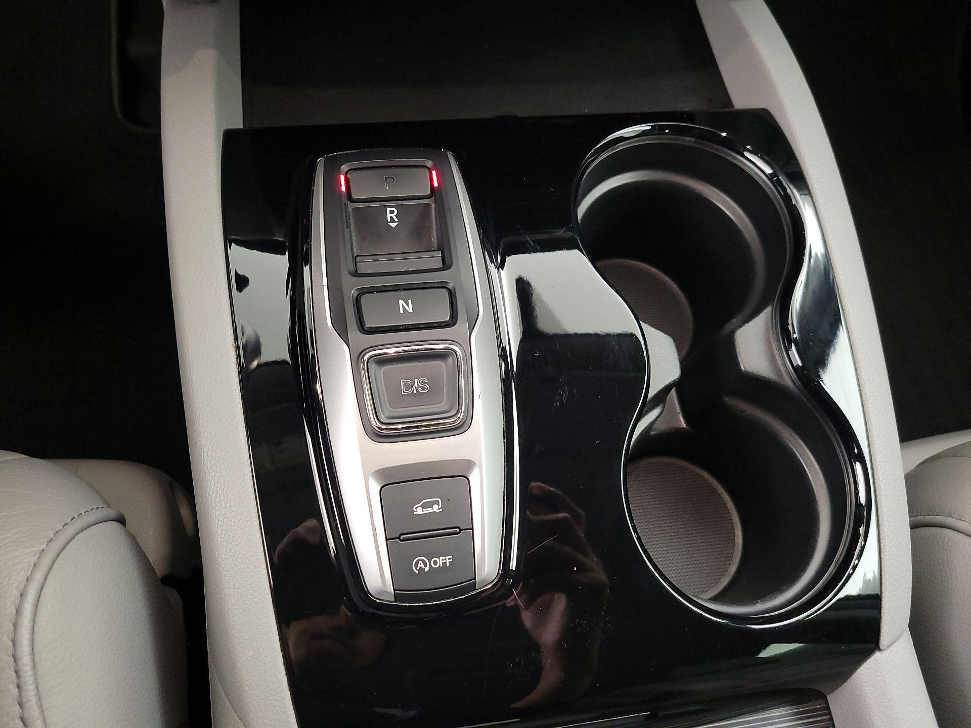 Thumbnail: 2017 Honda Pilot - 17