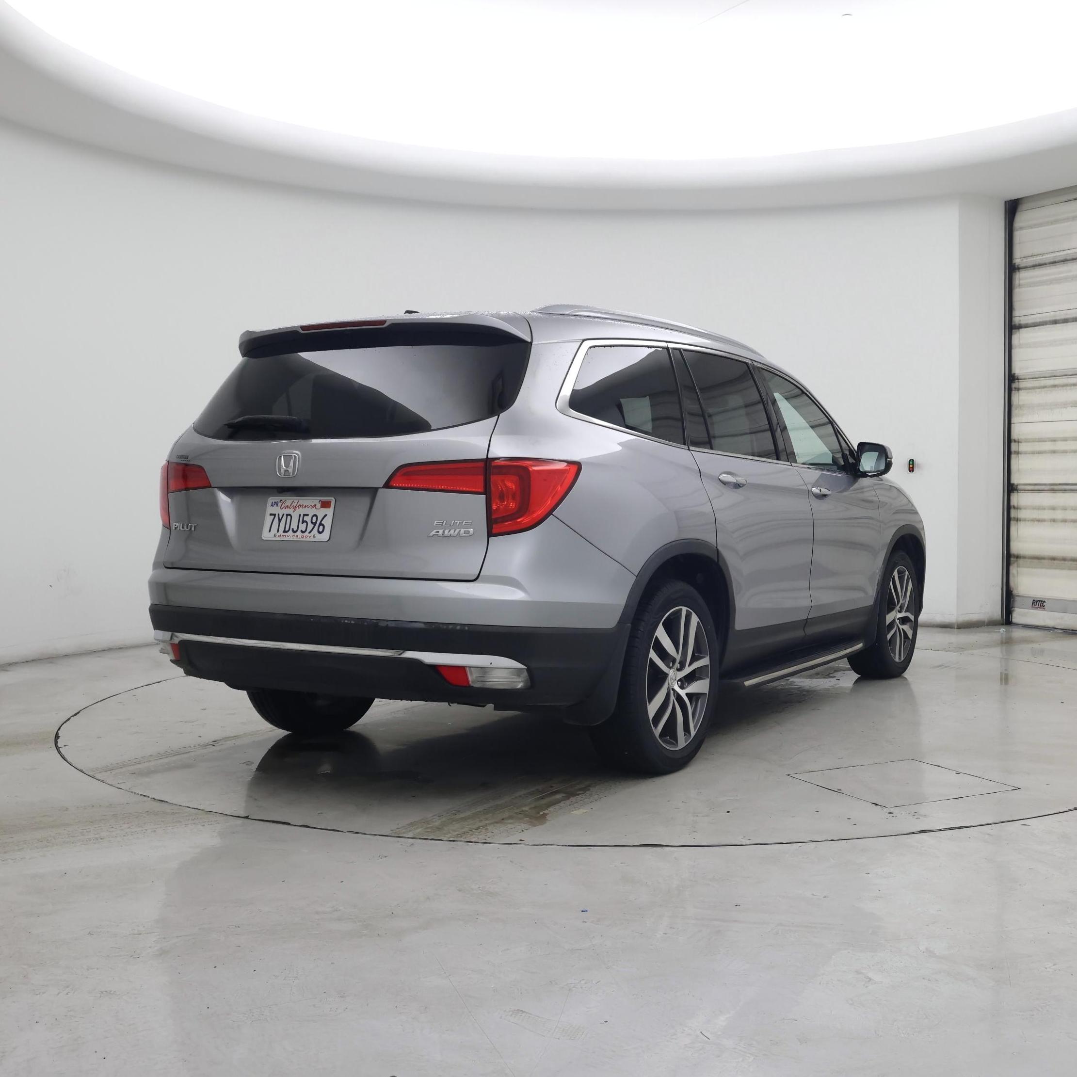 Thumbnail: 2017 Honda Pilot - 8