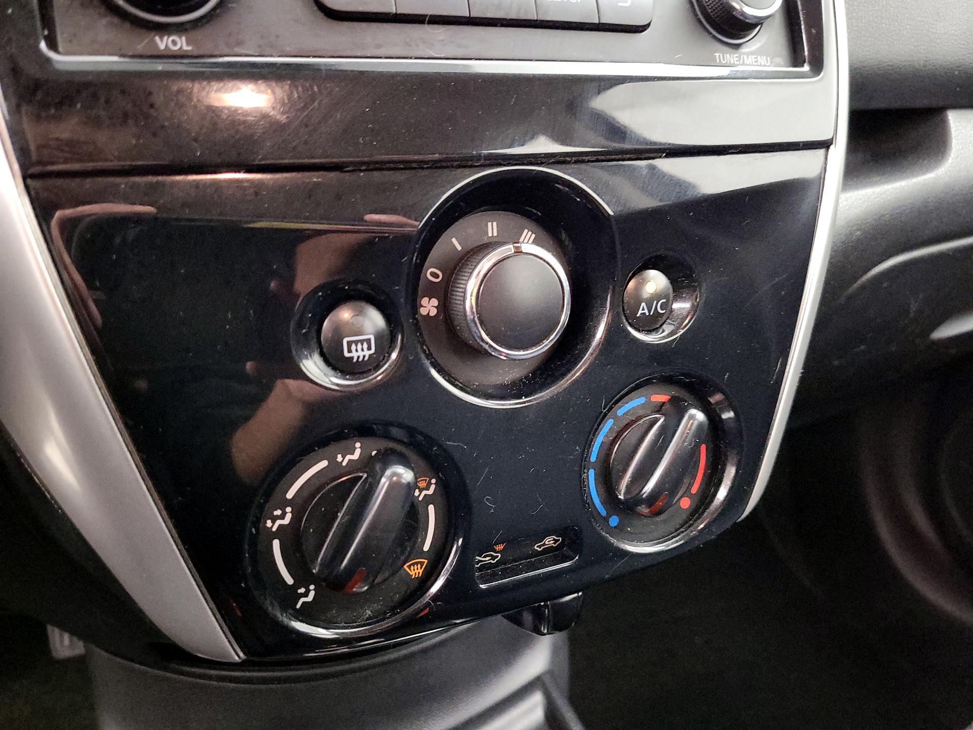 Thumbnail: 2015 Nissan Versa Note - 14