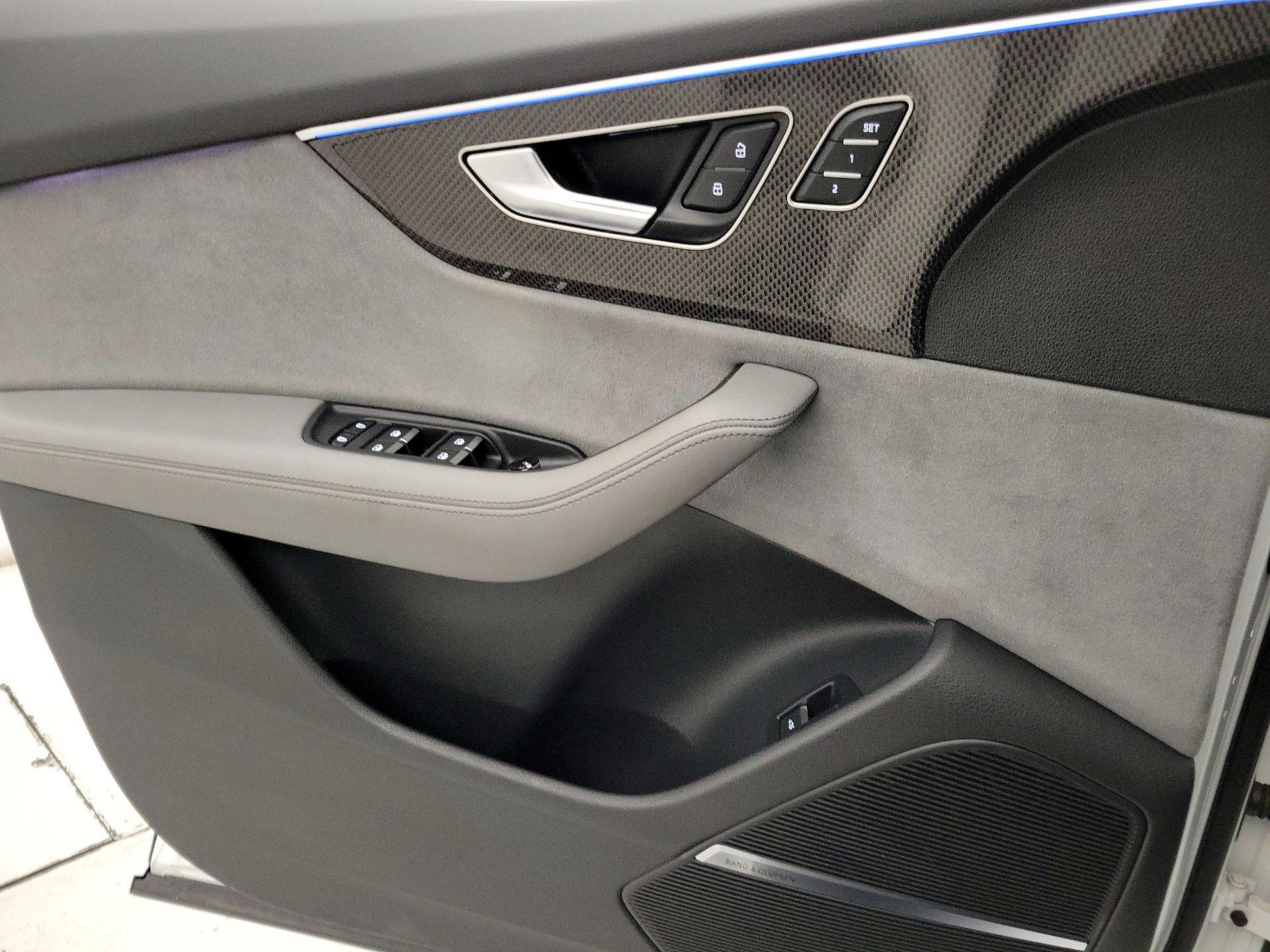 Thumbnail: 2023 Audi SQ8 - 12