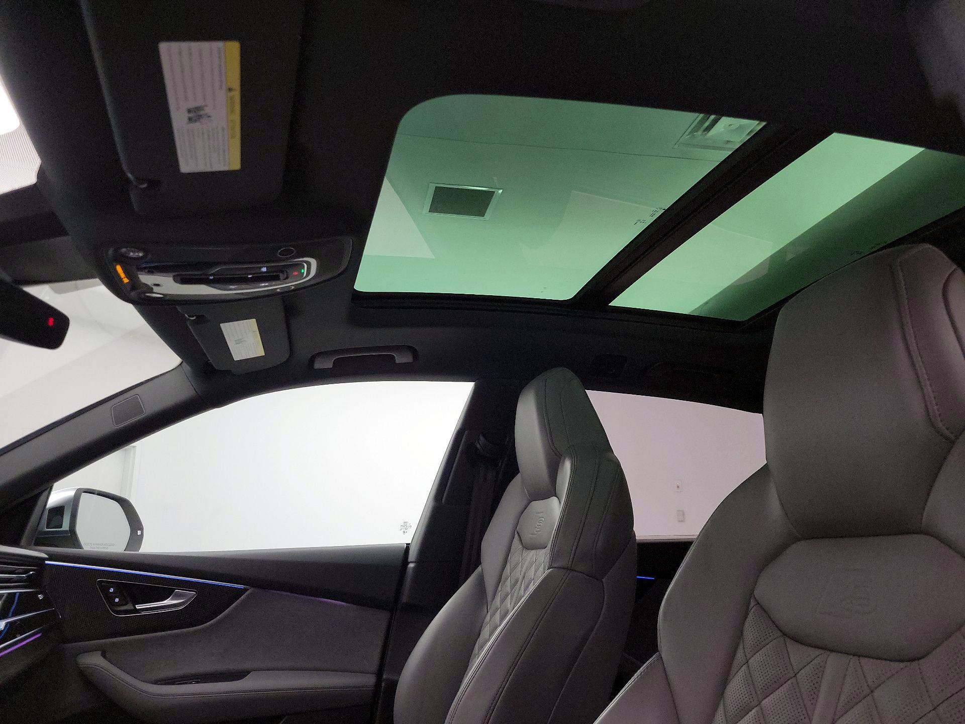 Thumbnail: 2023 Audi SQ8 - 19