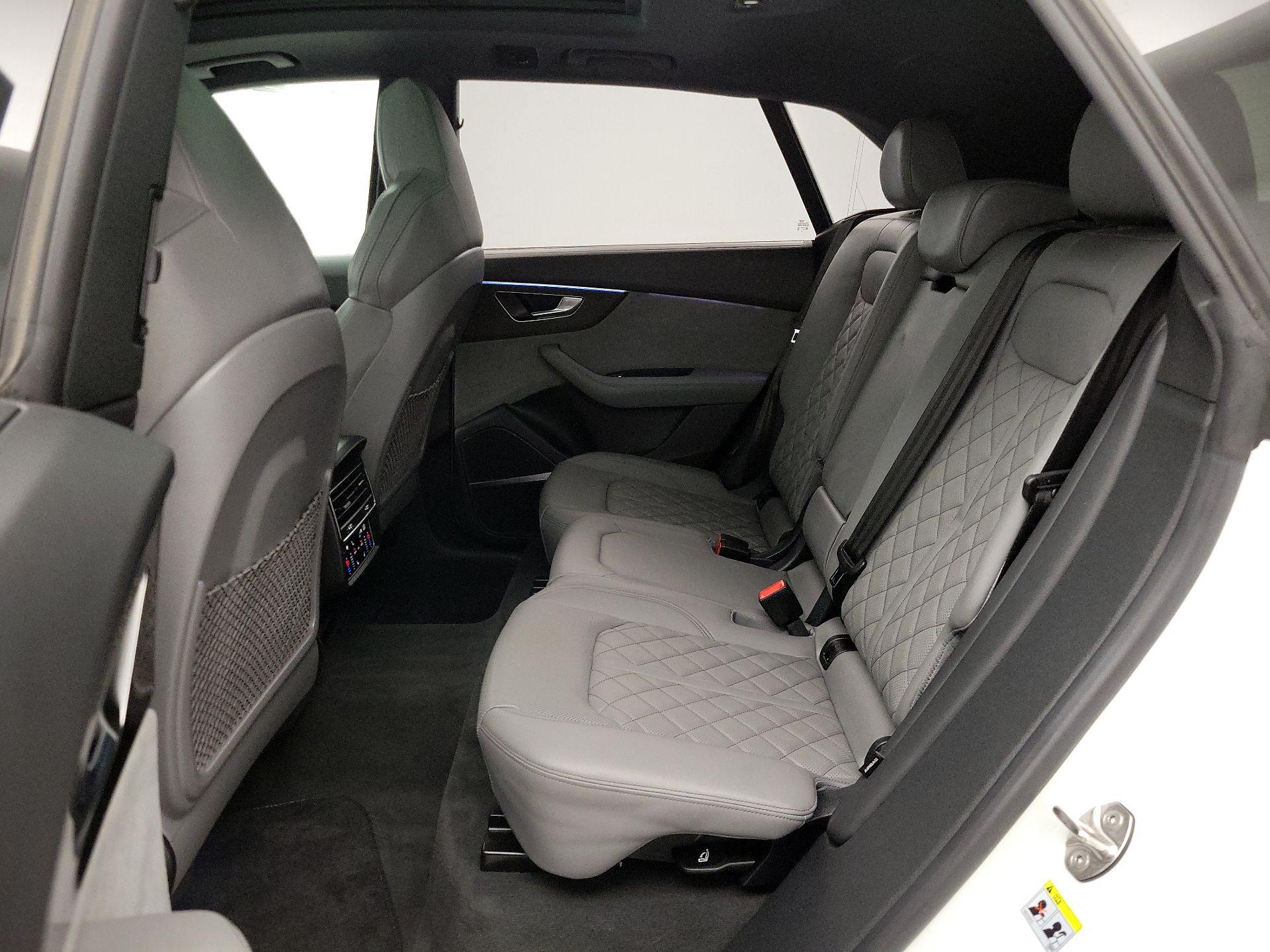 Thumbnail: 2023 Audi SQ8 - 20