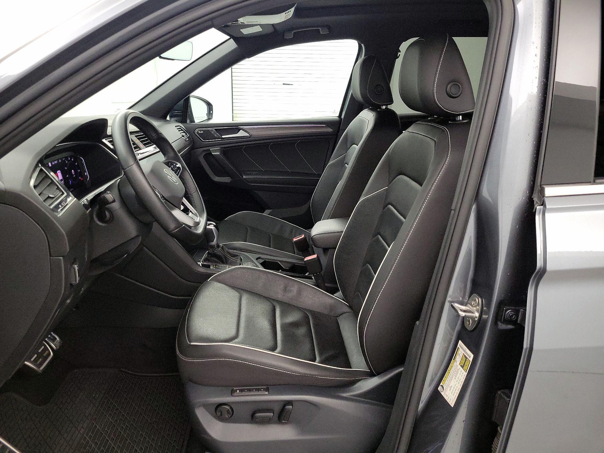 Thumbnail: 2022 Volkswagen Tiguan - 11