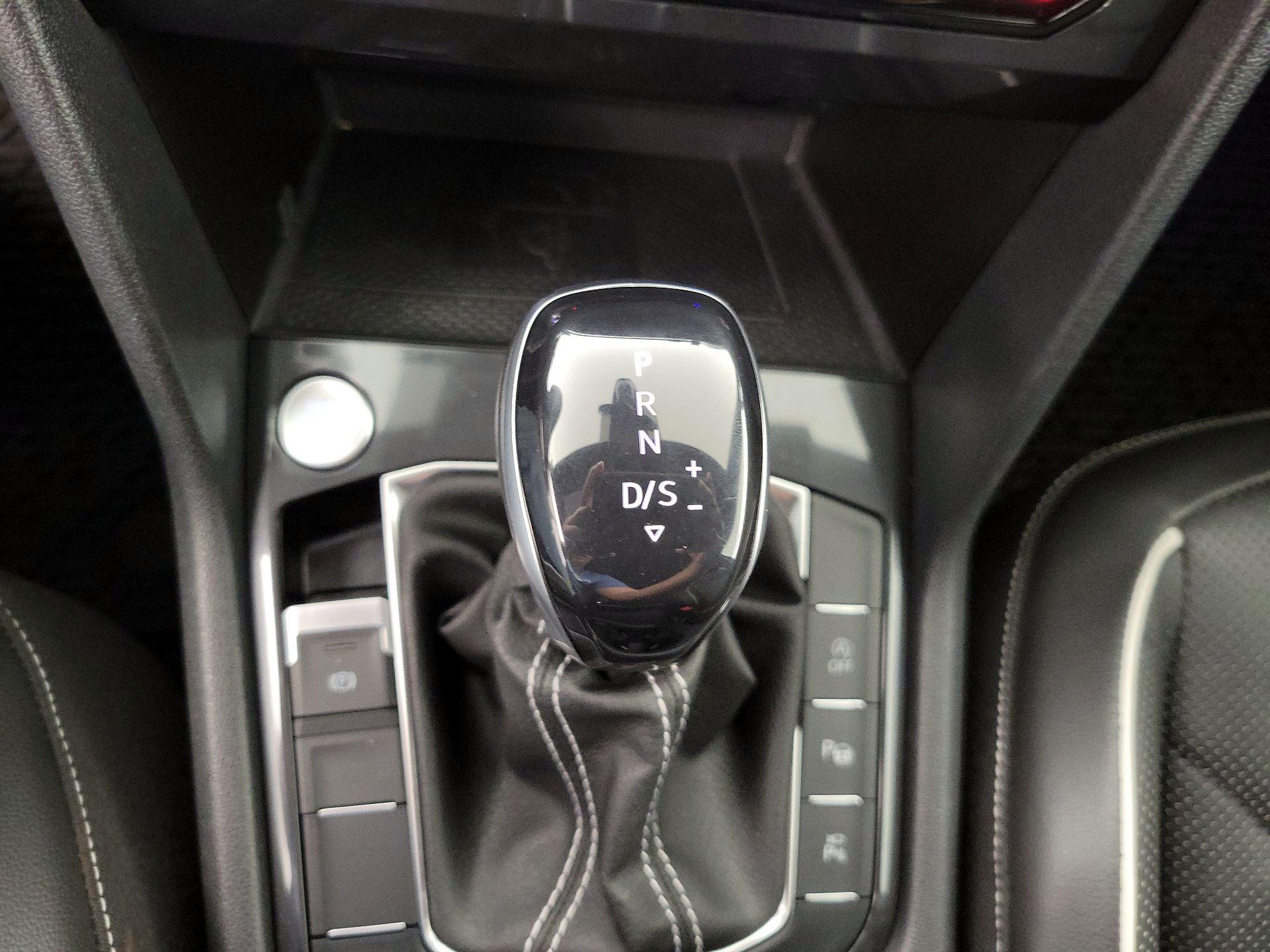 Thumbnail: 2022 Volkswagen Tiguan - 16