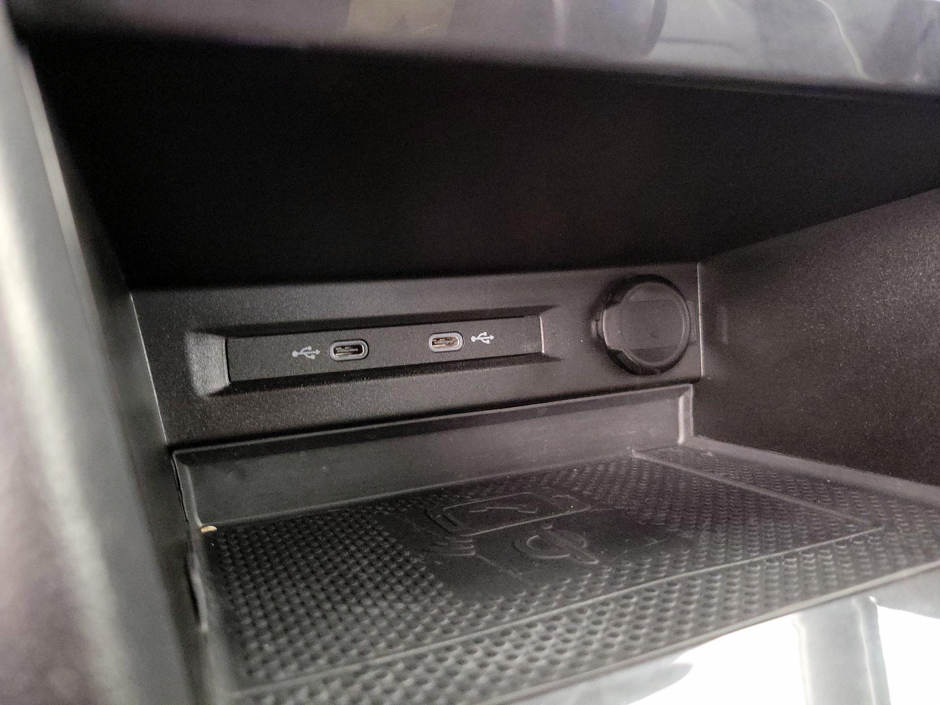 Thumbnail: 2022 Volkswagen Tiguan - 17