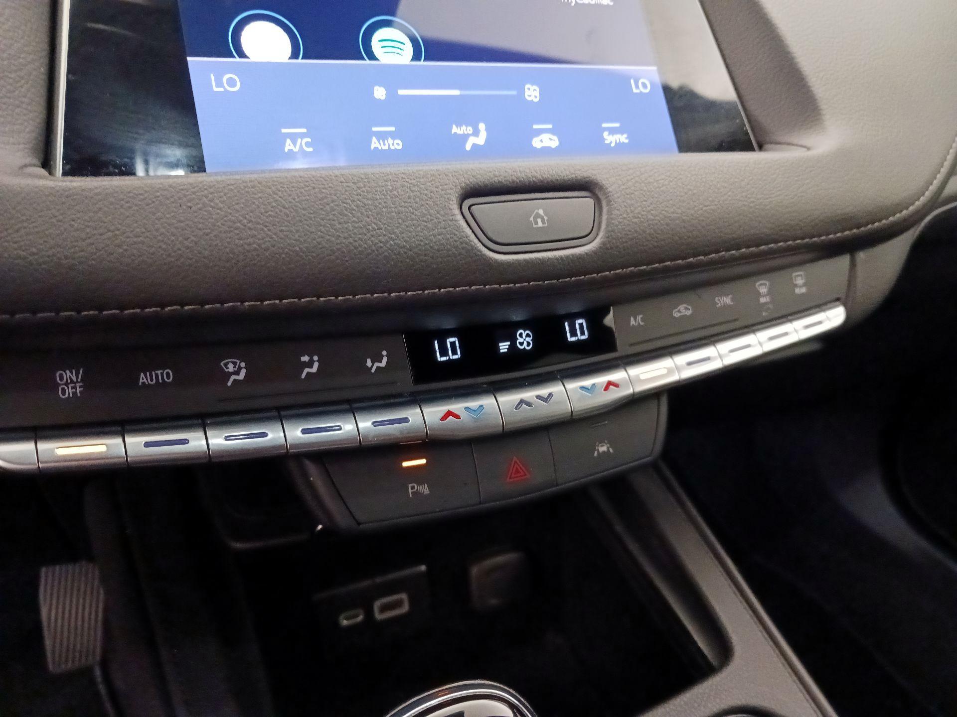 Thumbnail: 2023 Cadillac XT4 - 15